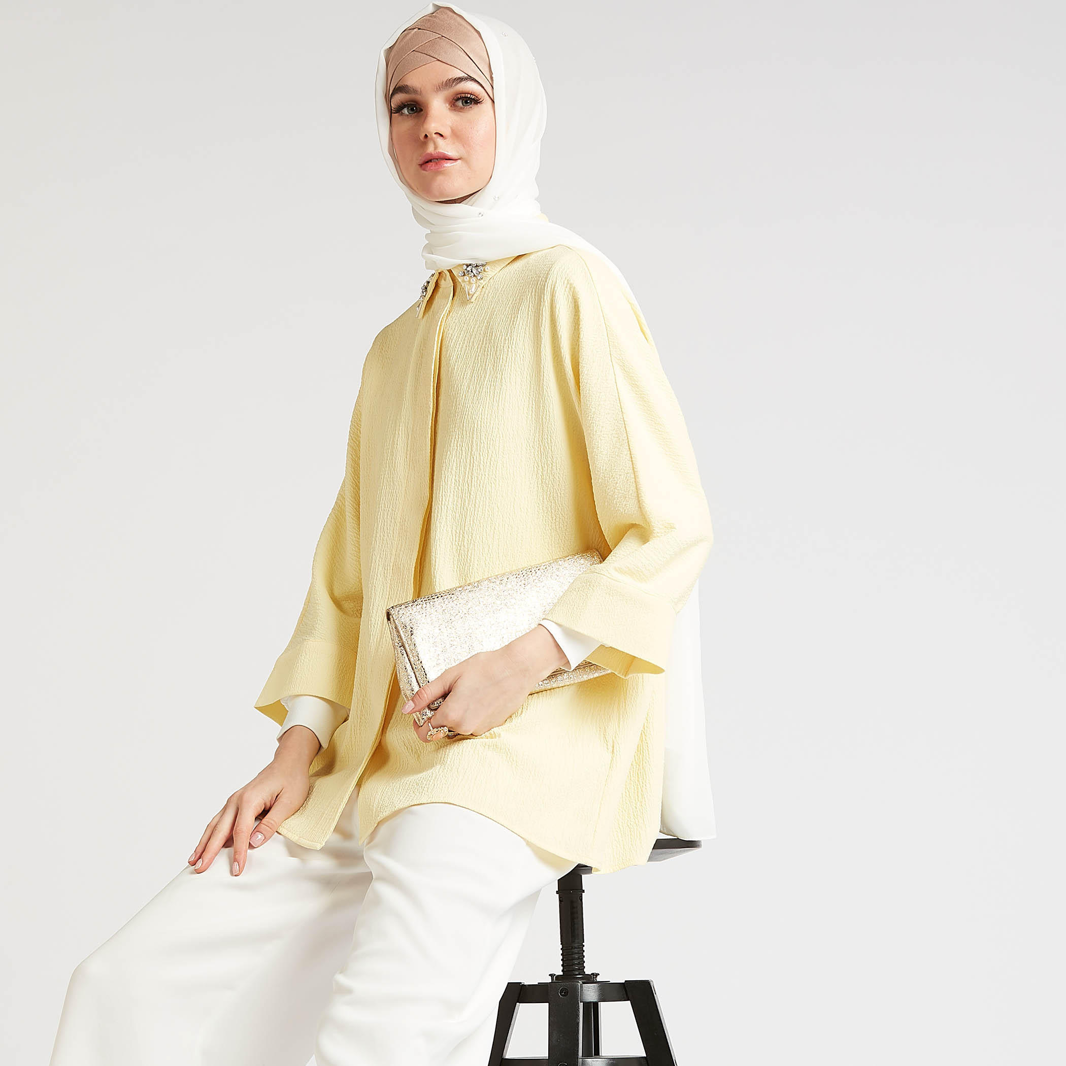 قميص بارز الملمس بأكمام طويلة وياقة عاديّة مزينة-women-clothing-shirtsandblouses-shirts-image-3
