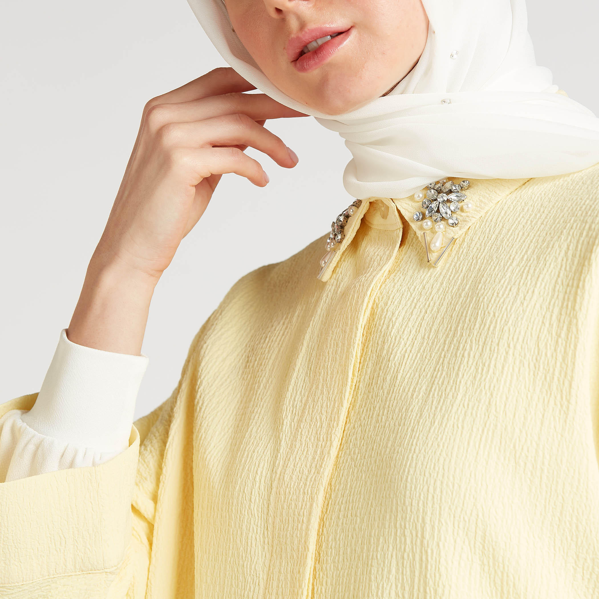قميص بارز الملمس بأكمام طويلة وياقة عاديّة مزينة-women-clothing-shirtsandblouses-shirts-image-4