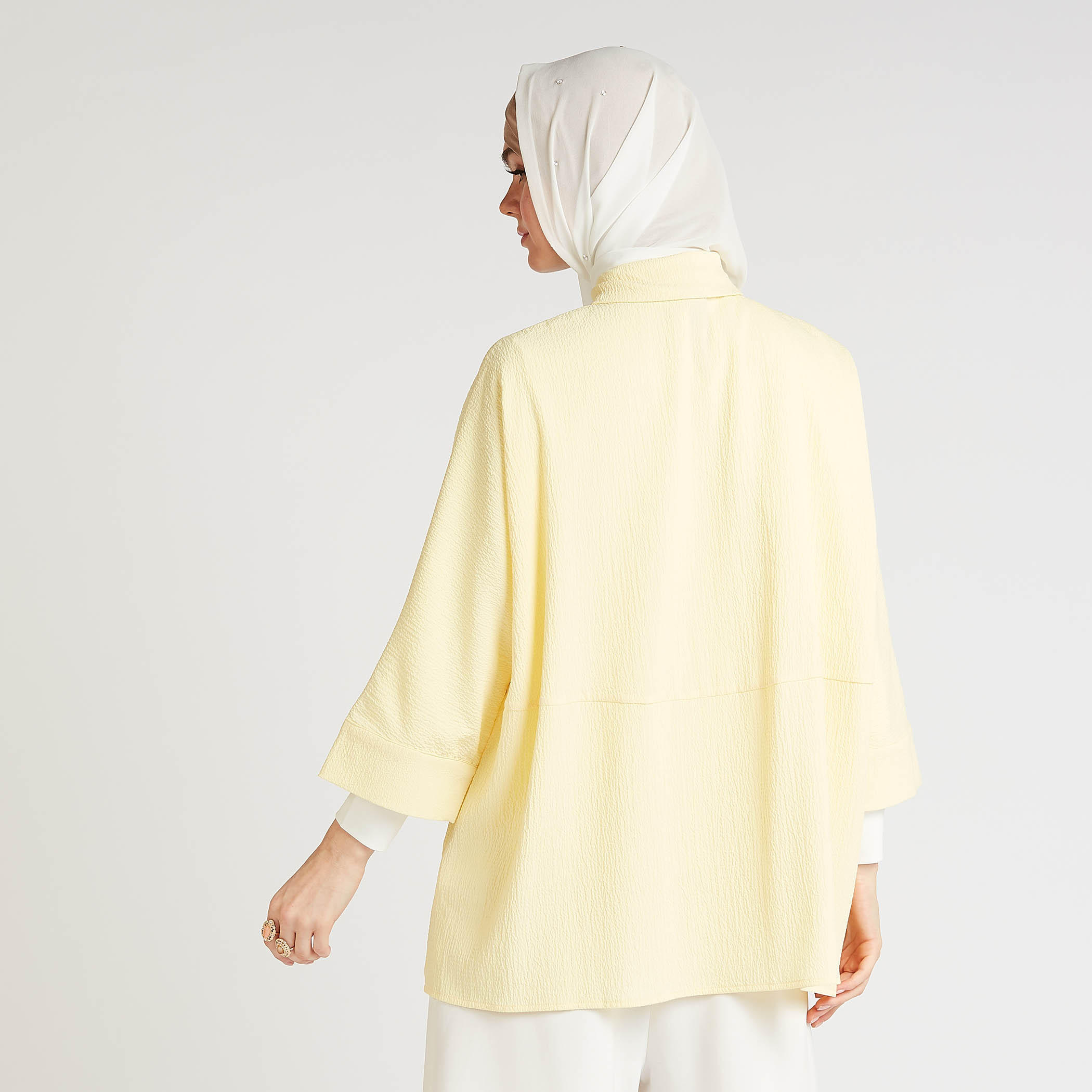 قميص بارز الملمس بأكمام طويلة وياقة عاديّة مزينة-women-clothing-shirtsandblouses-shirts-image-5