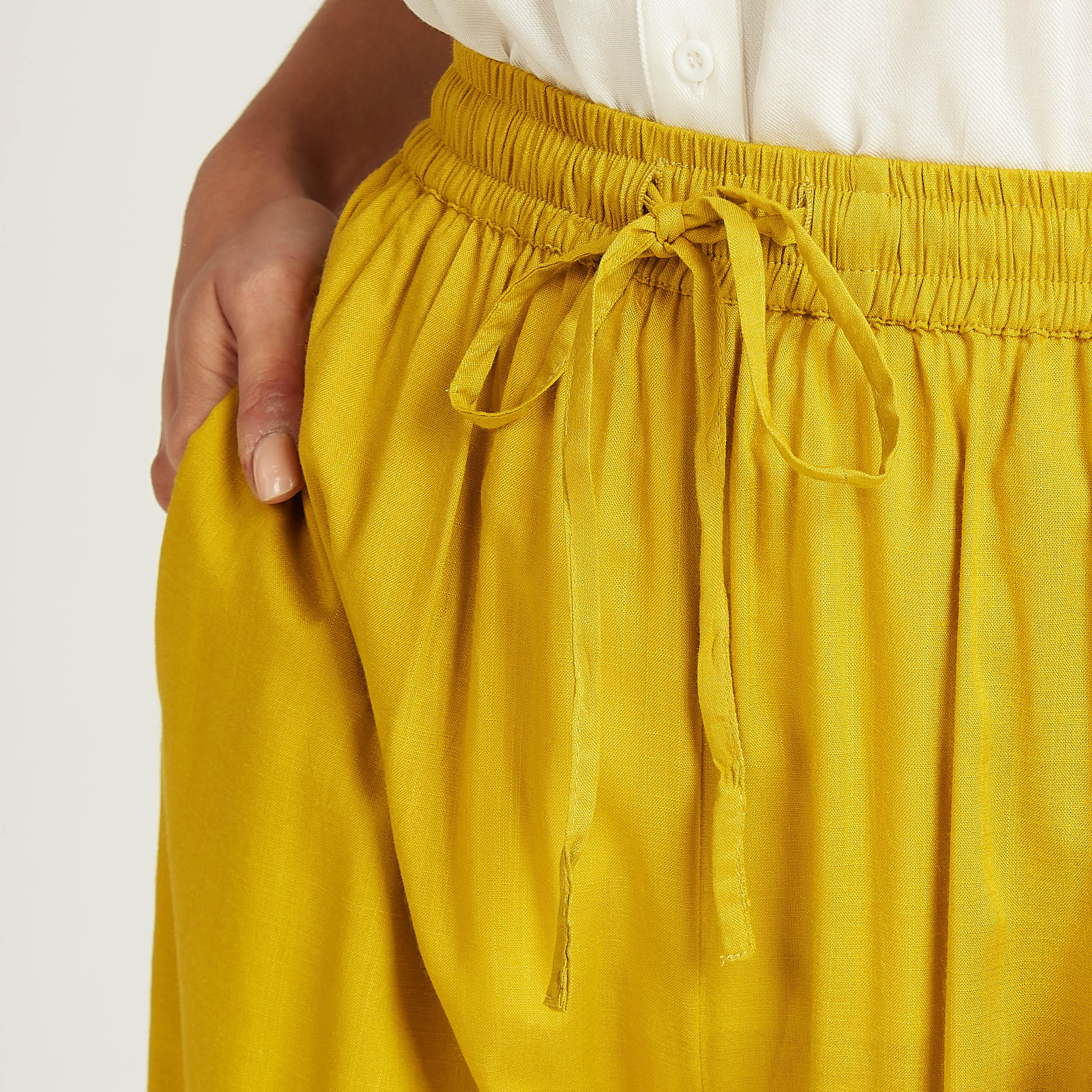 بنطلون بلازو سادة بقصة واسعة بخصر متوسط وجيوب-women-clothing-bottoms-trousers-image-3