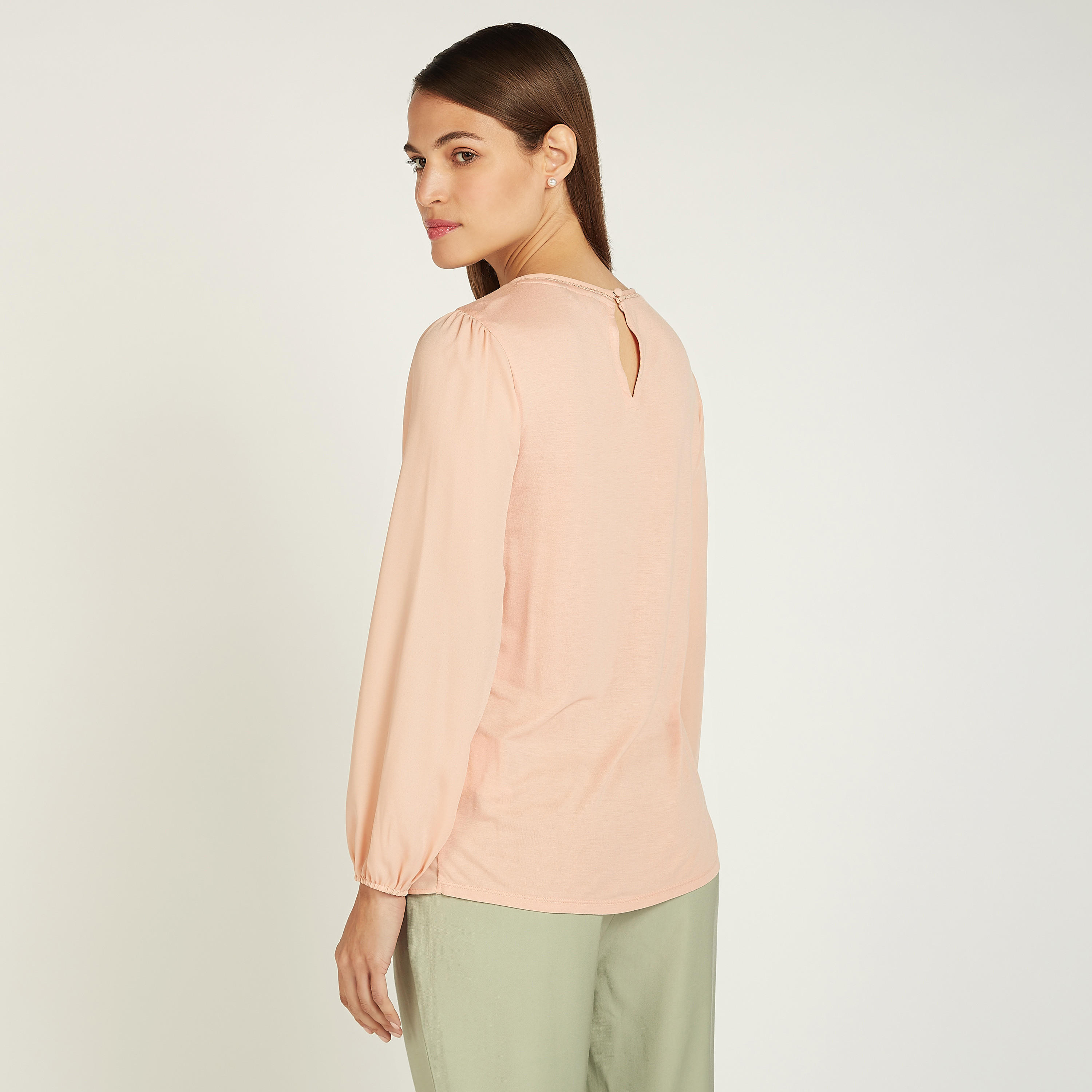 بلوزة مستدامة سادة بياقة مستديرة وأكمام طويلة-women-clothing-shirtsandblouses-blouses-image-1