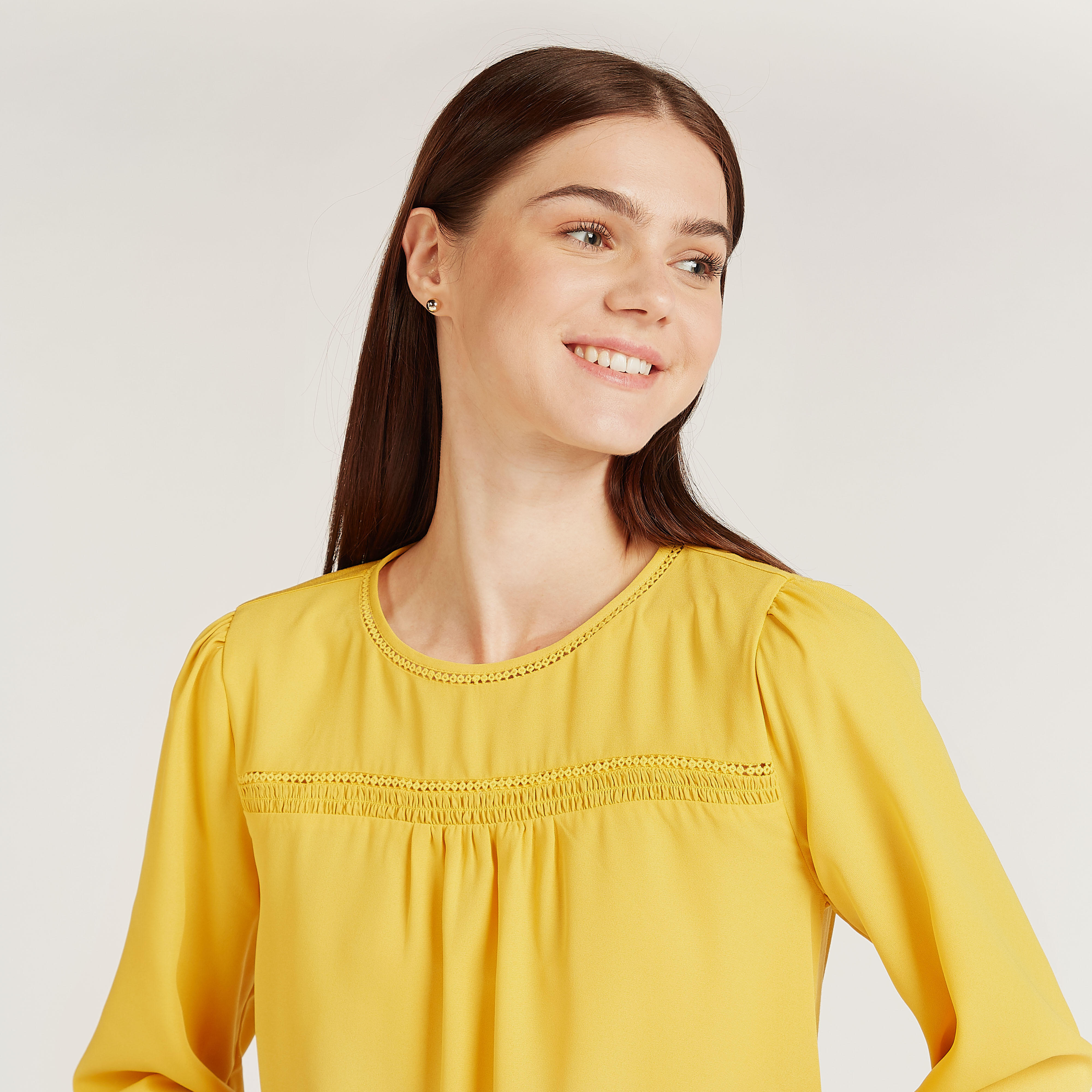 بلوزة مستدامة سادة بياقة ضيّقة وأكمام طويلة-women-clothing-shirtsandblouses-blouses-image-2