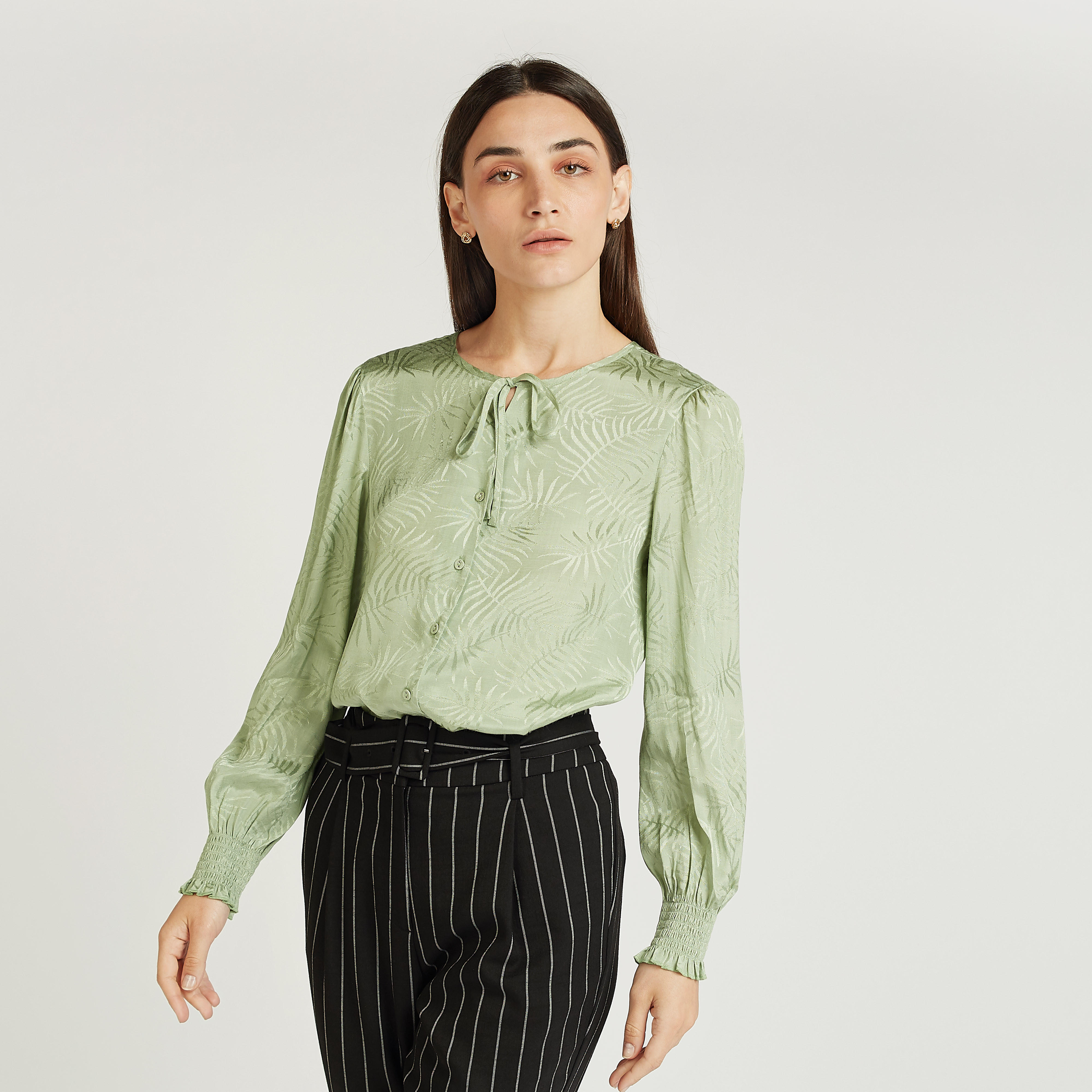 بلوزة بأكمام طويلة وأربطة وطبعات-women-clothing-shirtsandblouses-blouses-image-1