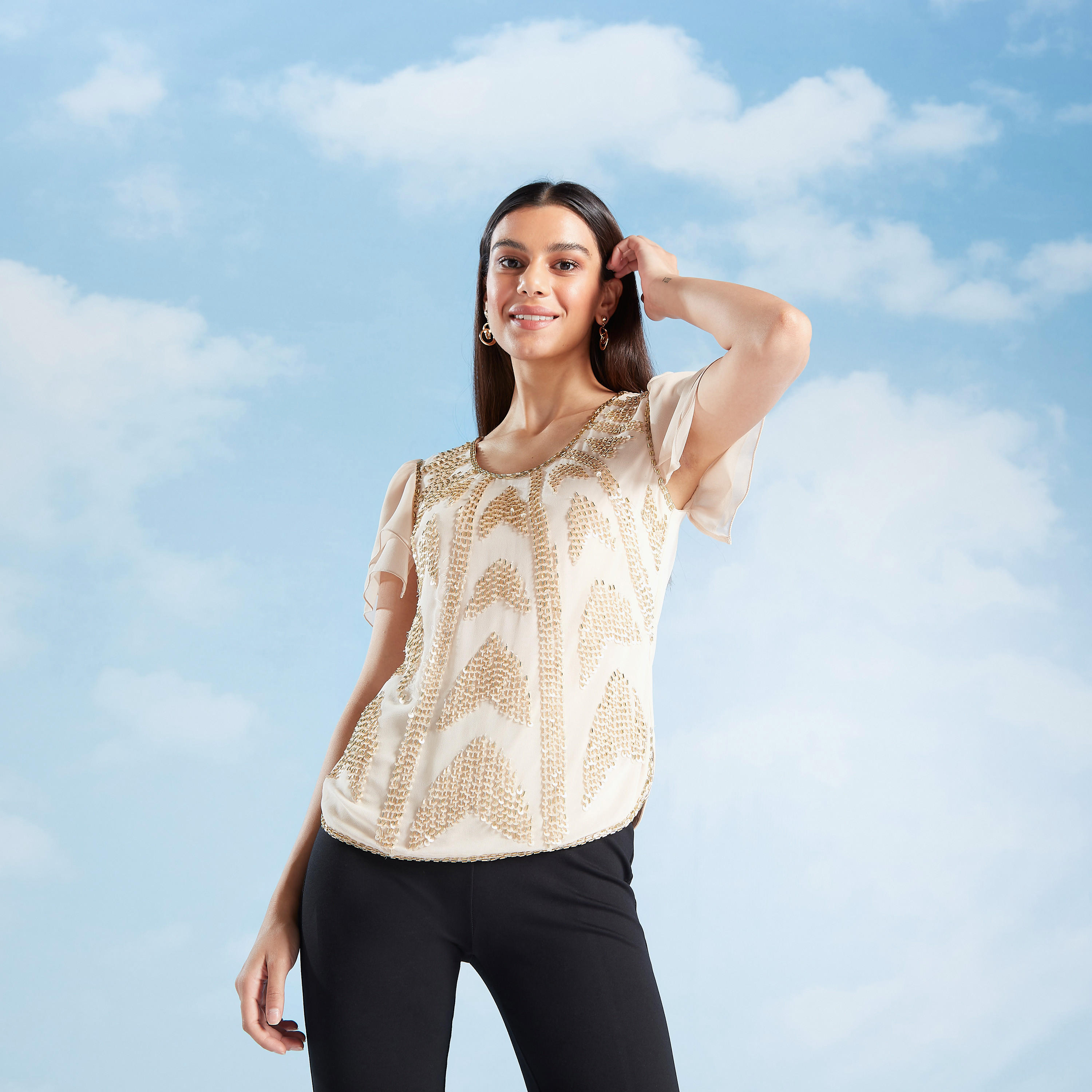 بلوزة مطرزة بياقة عميقة وأكمام واسعة-women-clothing-shirtsandblouses-blouses-image-1