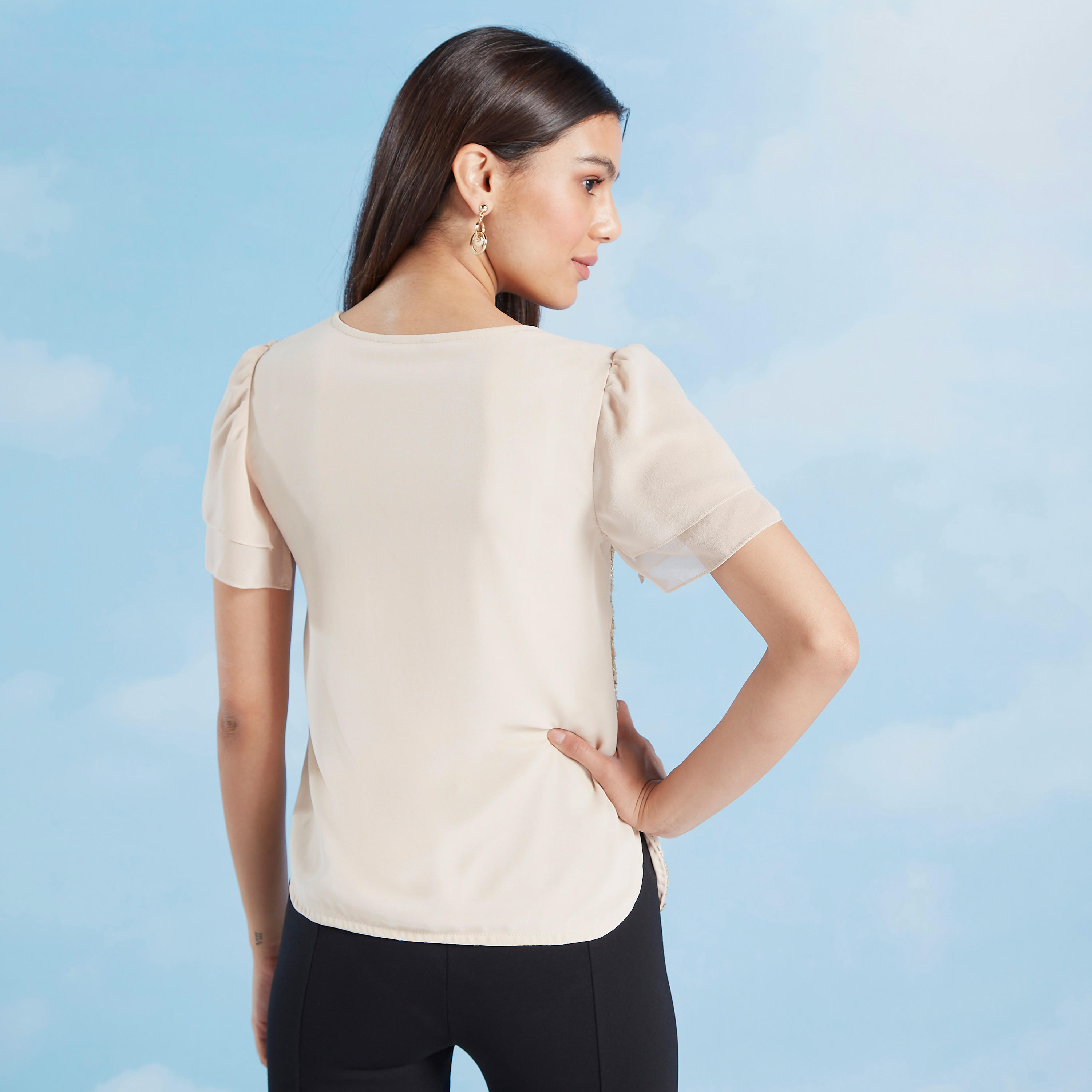 بلوزة مطرزة بياقة عميقة وأكمام واسعة-women-clothing-shirtsandblouses-blouses-image-4