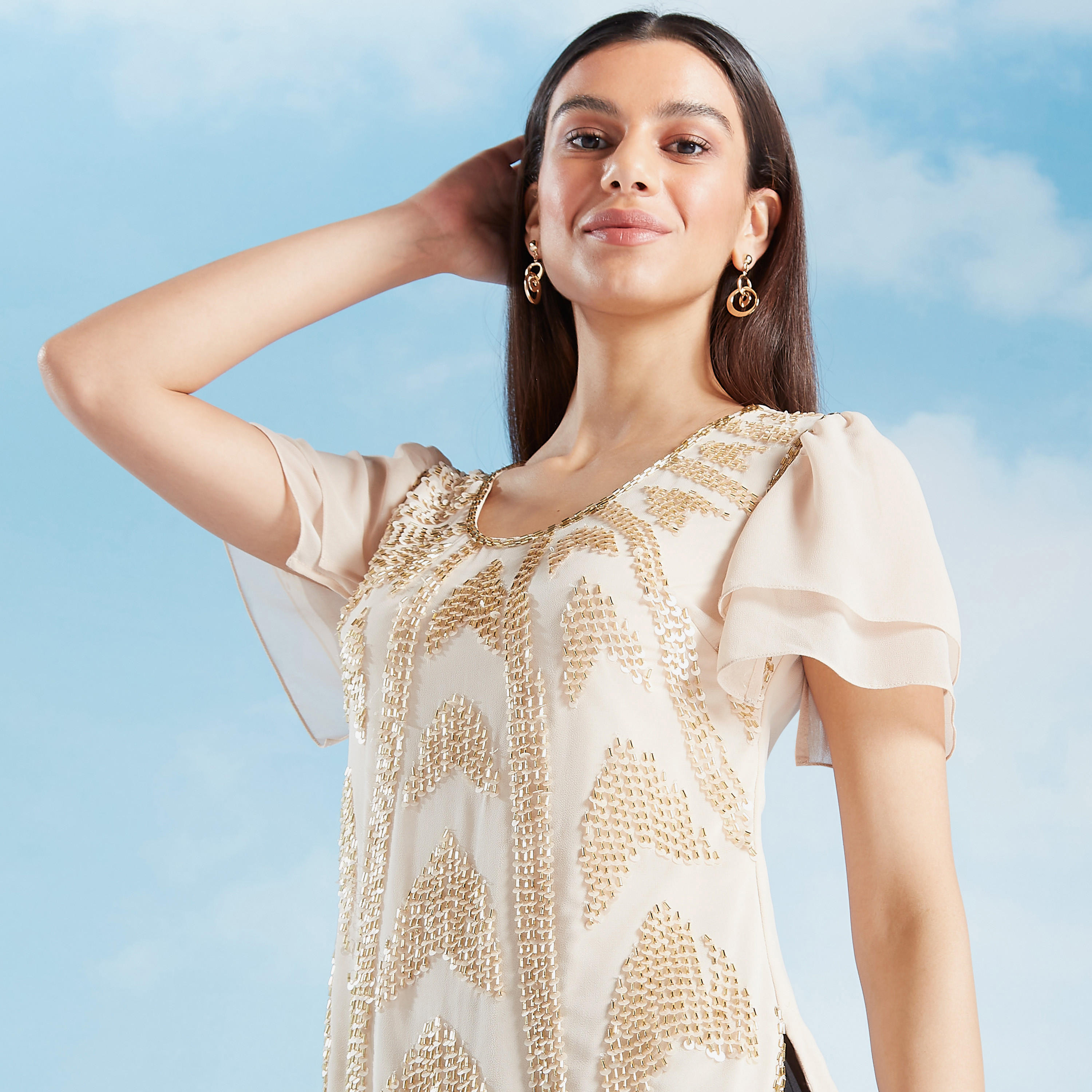 بلوزة مطرزة بياقة عميقة وأكمام واسعة-women-clothing-shirtsandblouses-blouses-image-5