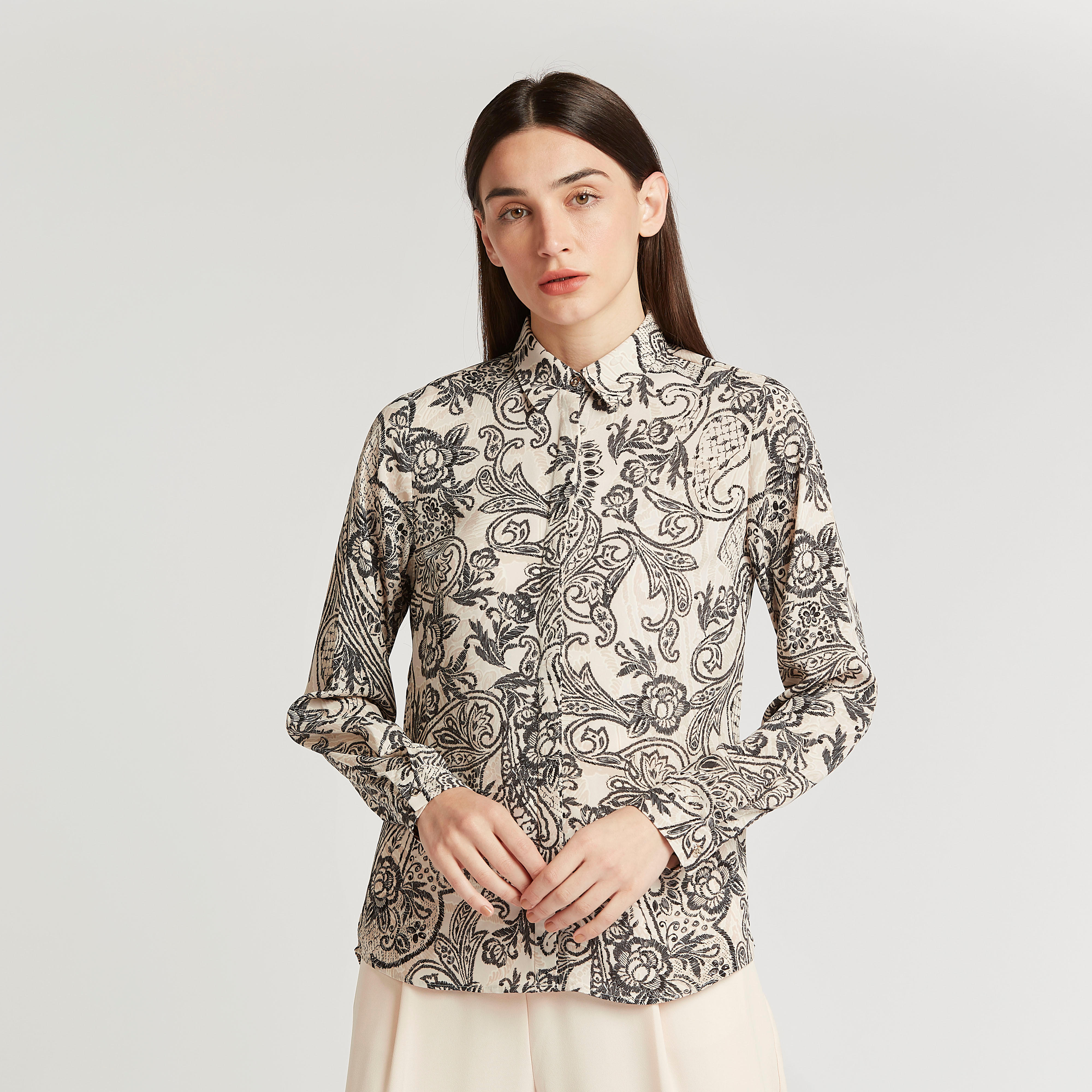 قميص بأكمام طويلة وأزرار غير مرئية وطبعات بيزلي-women-clothing-shirtsandblouses-shirts-image-1
