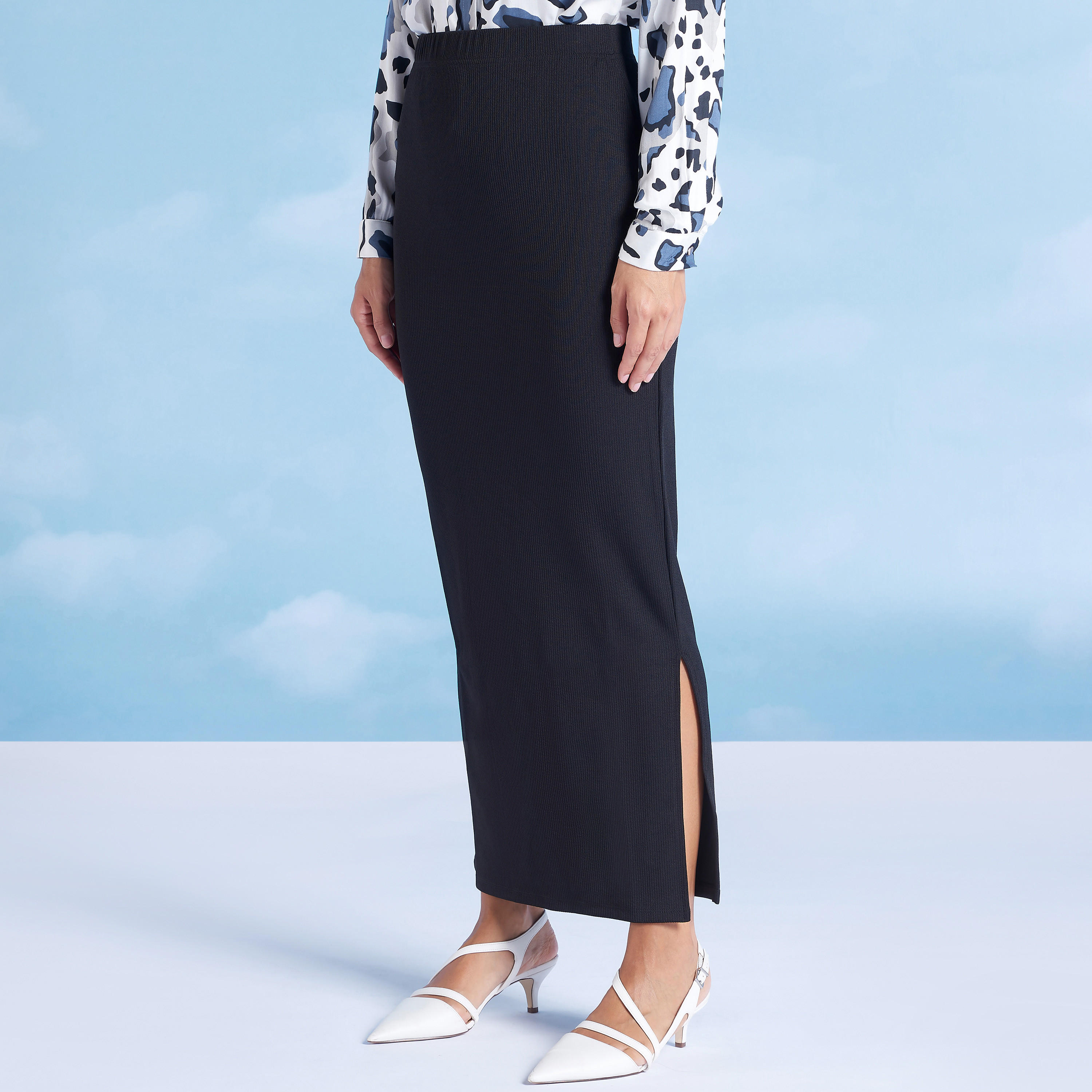 تنورة ضيّقة سادة طويل بخصر مطّاطي وفتحة جانبية-women-clothing-bottoms-skirts-image-1