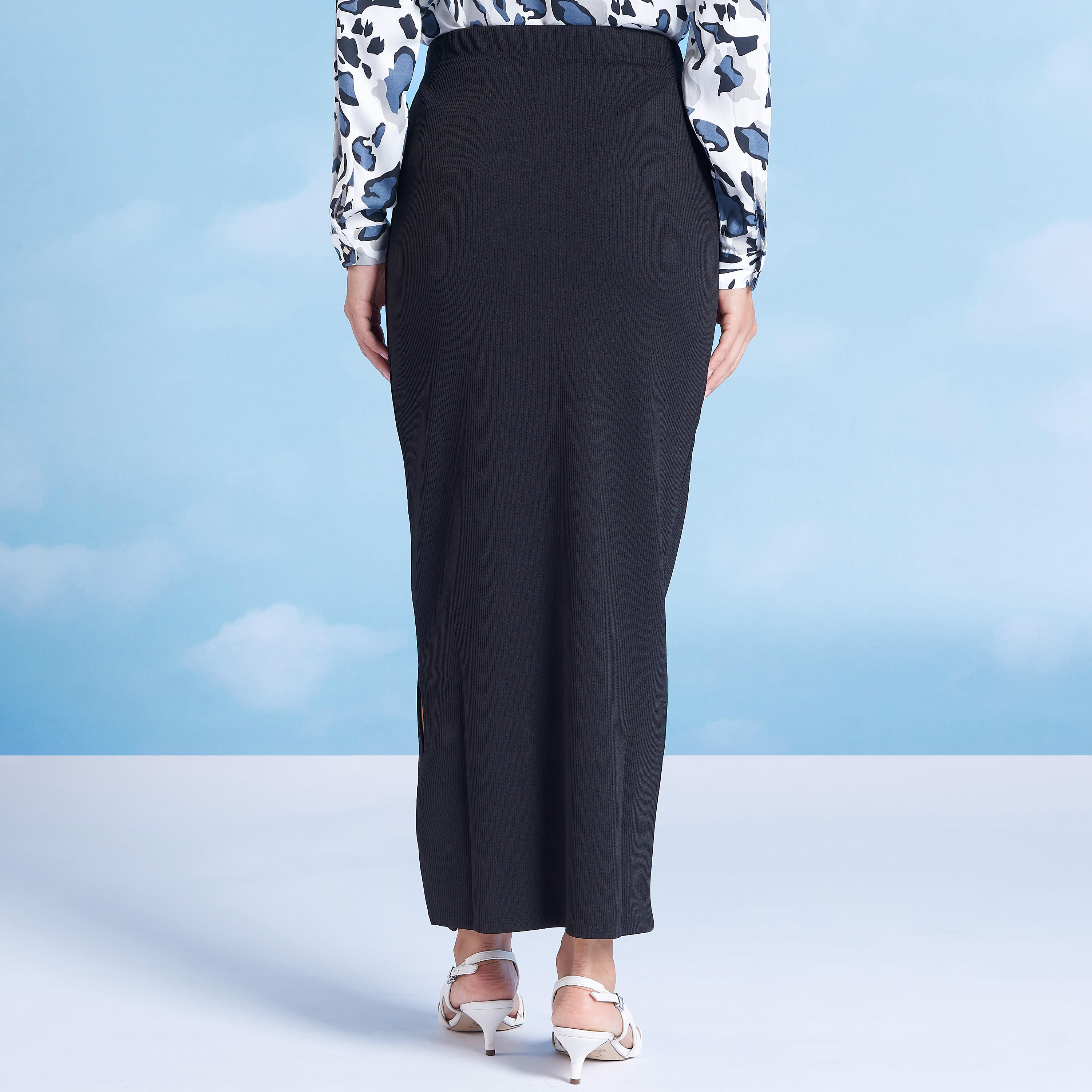 تنورة ضيّقة سادة طويل بخصر مطّاطي وفتحة جانبية-women-clothing-bottoms-skirts-image-4