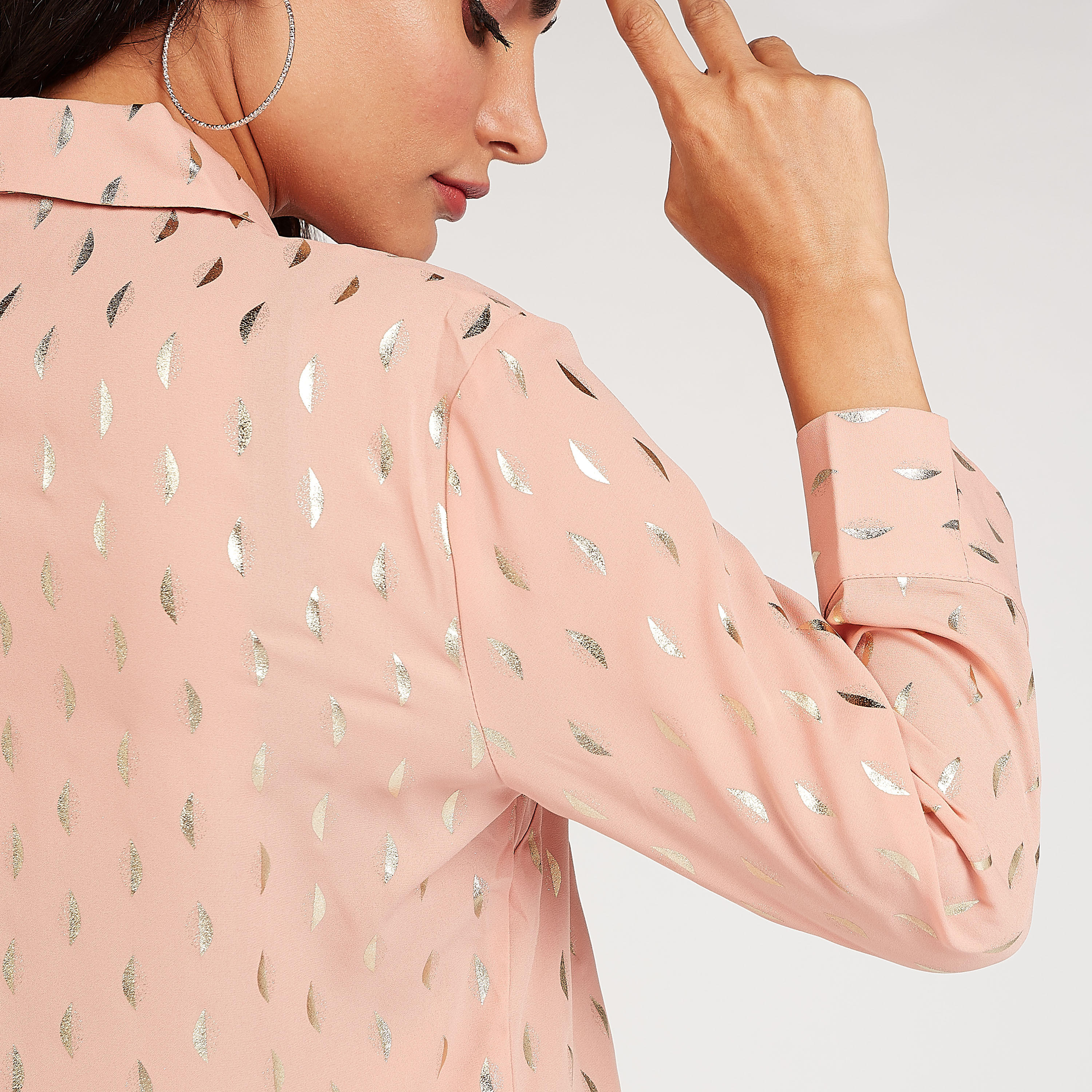 قميص مستدام بطبعات وياقة v وأكمام طويلة-women-clothing-shirtsandblouses-shirts-image-5