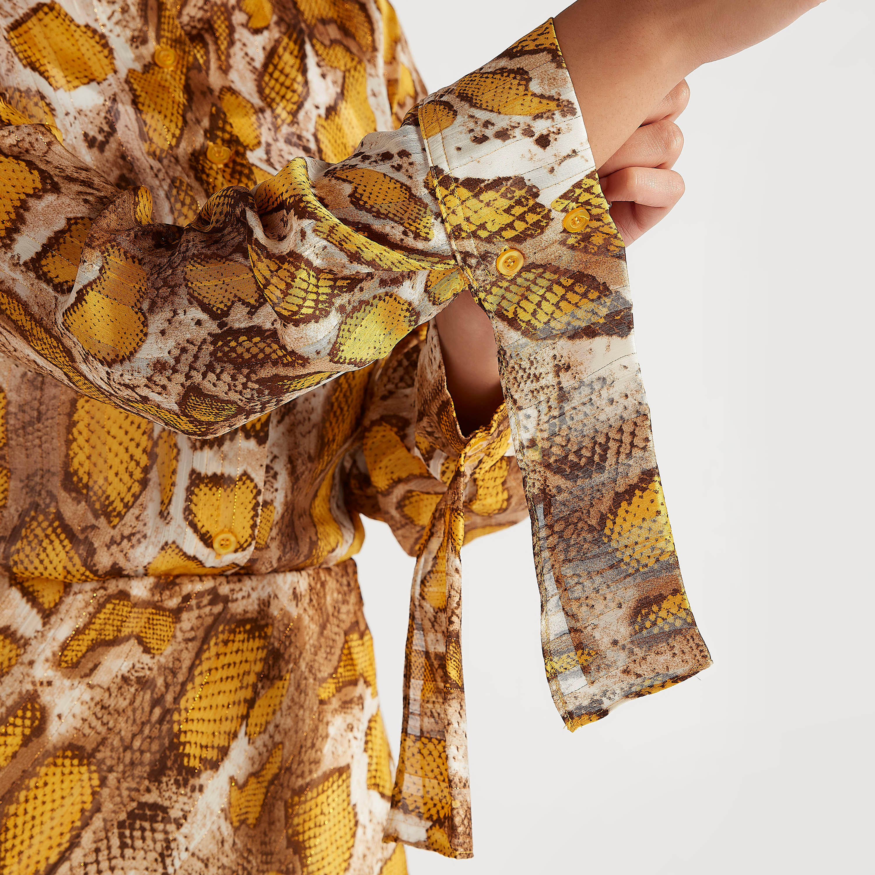 فستان بقصّة عادية وياقة عادية وأكمام طويلة وطبعات حيوانات-women-clothing-shirtsandblouses-blouses-image-3