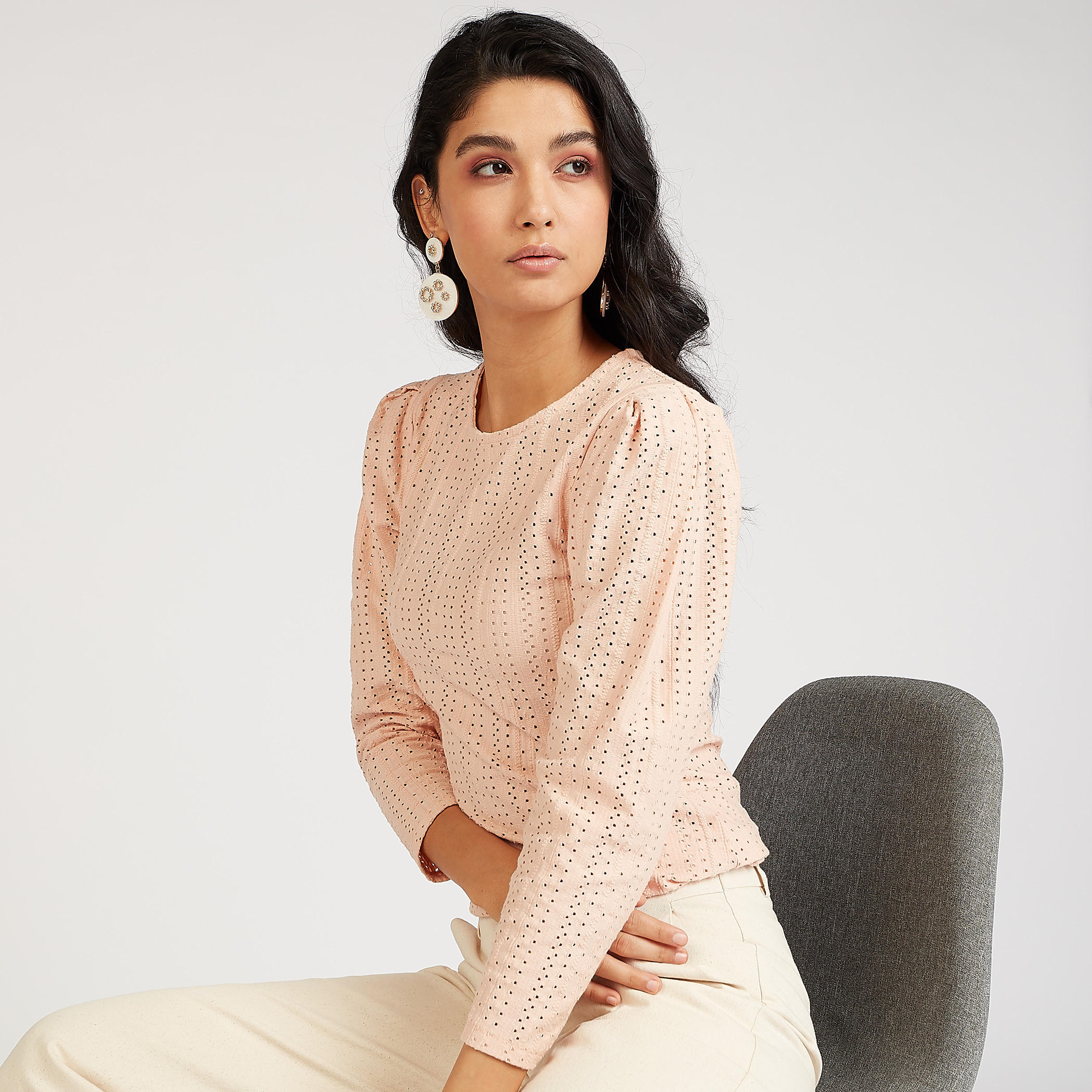 بلوزة بارزة الملمس بأكمام طويلة وياقة ضيقة-women-clothing-tshirts-image-1
