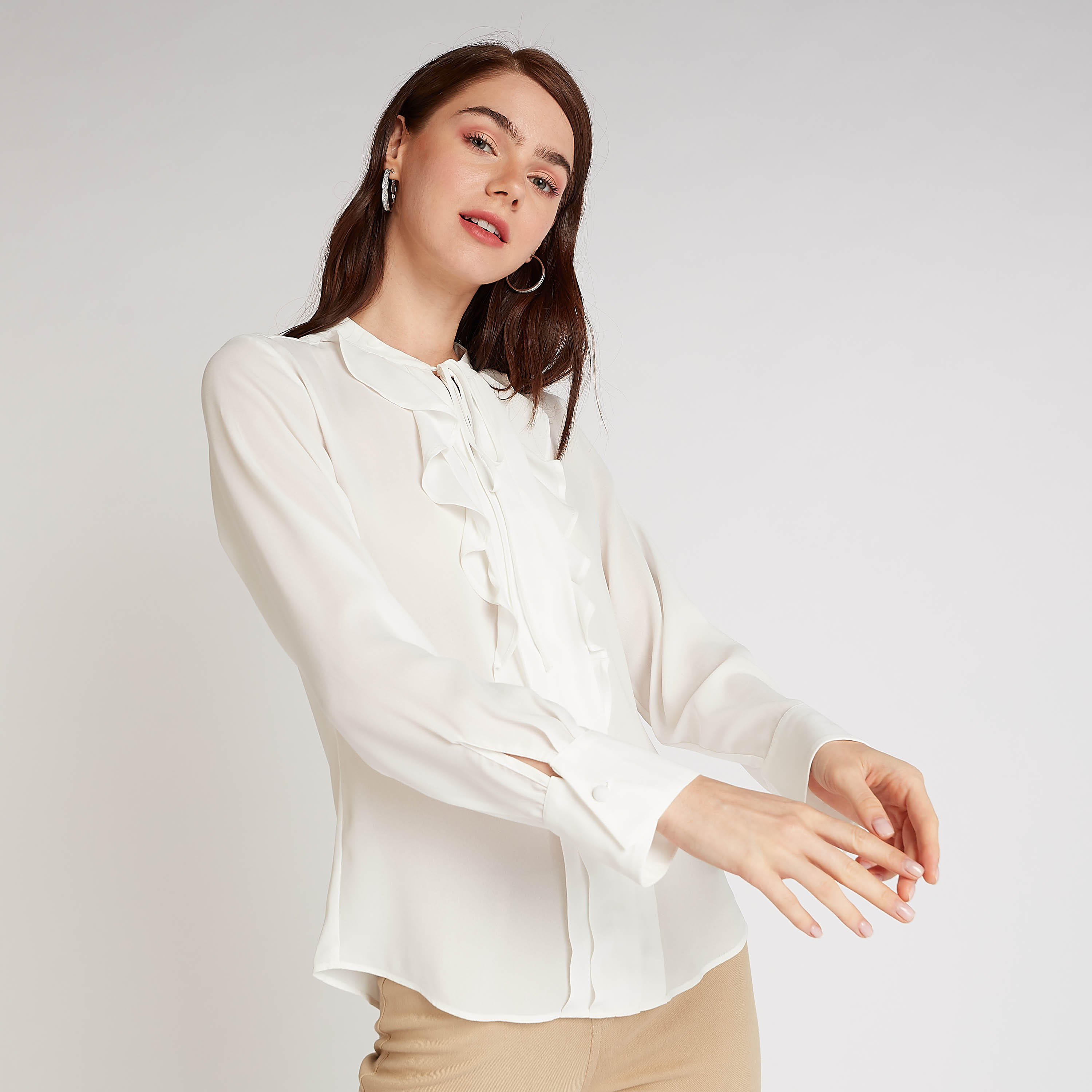 بلوزة مستدامة بربطة عنق وأكمام طويلة و تفاصيل كشكش-women-clothing-shirtsandblouses-blouses-image-3