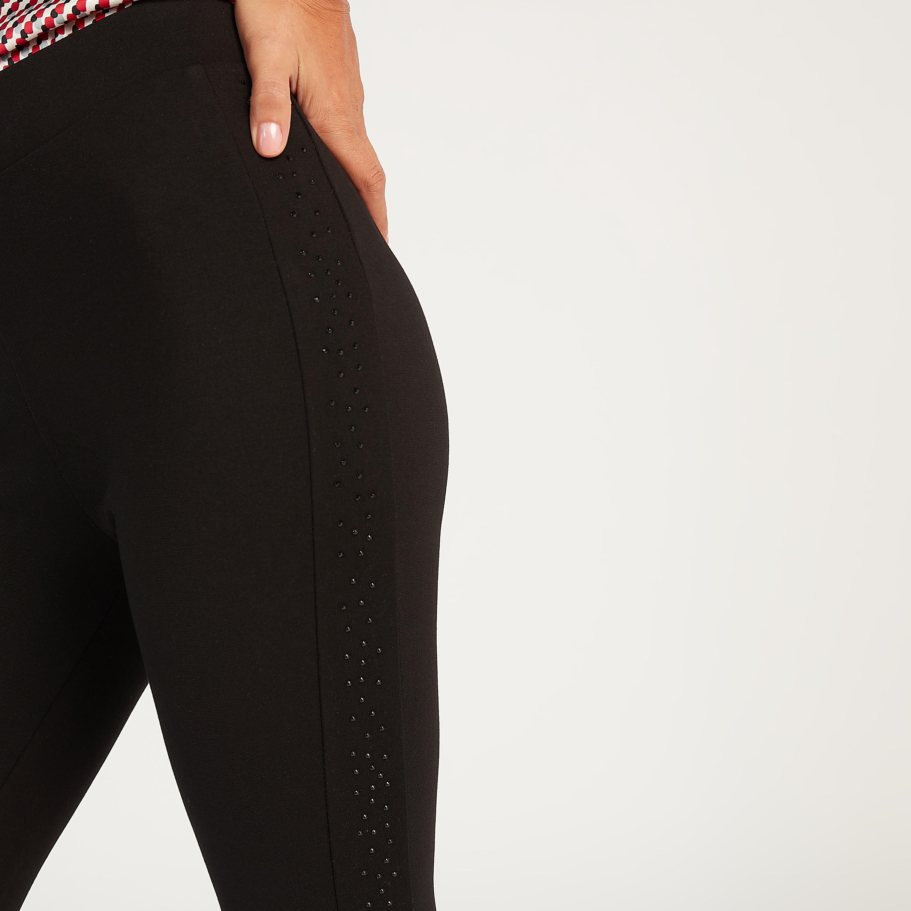 بنطلون تريقينز سادة بقصة سكيني وخصر مطاطي وتفاصيل مزينة-women-clothing-bottoms-leggings-image-3