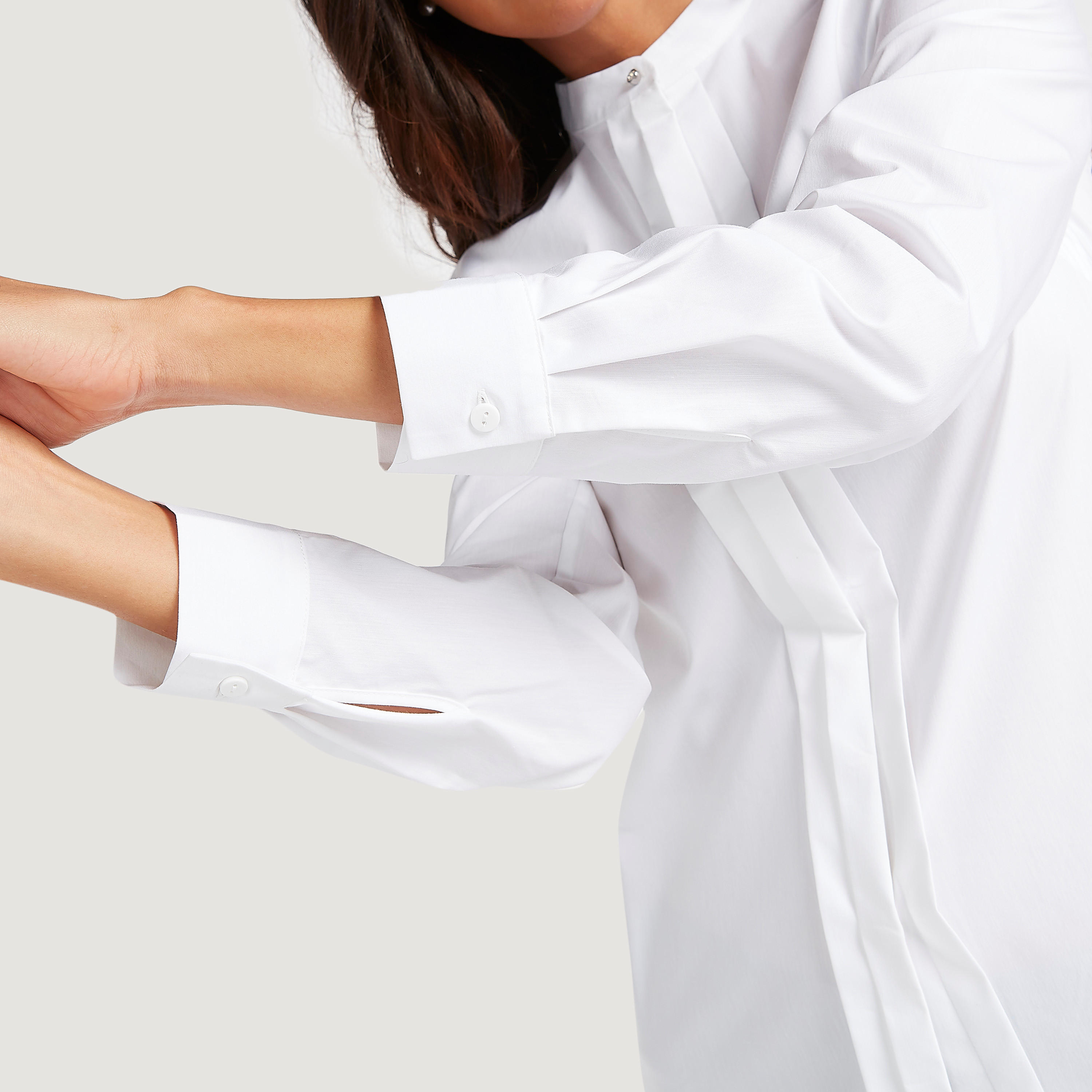 بلوزة سادة بياقة ماندارين وتفاصيل ثنايا وأكمام طويلة-women-clothing-shirtsandblouses-blouses-image-1