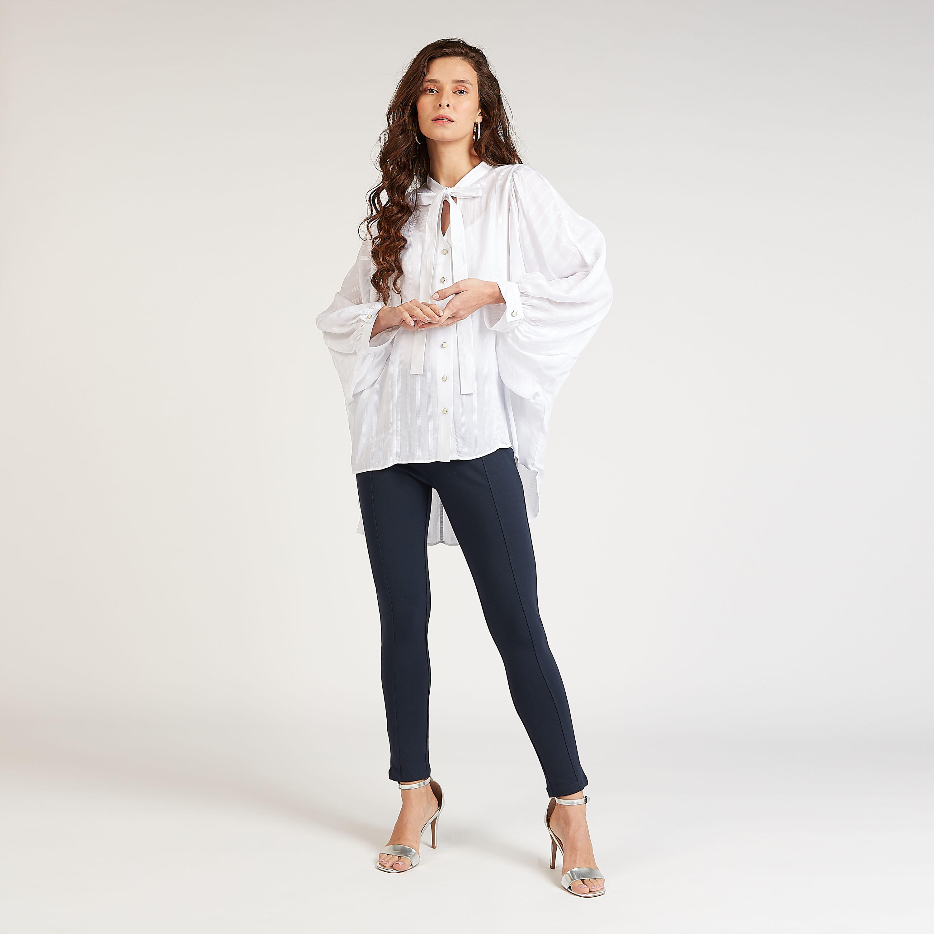 قميص مستدام مرتفع منخفض بربطة عنق وأكمام واسعة-women-clothing-shirtsandblouses-shirts-image-2