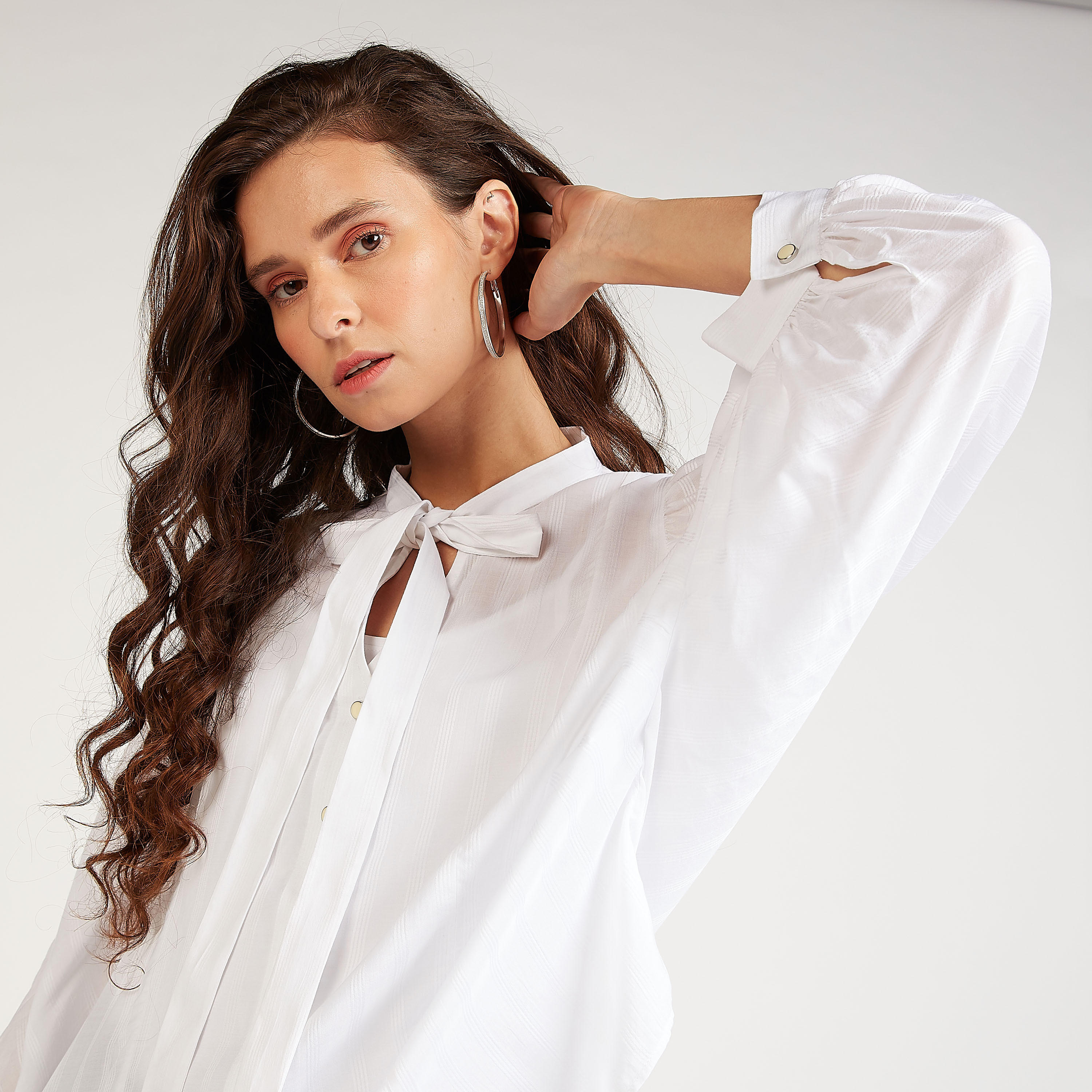 قميص مستدام مرتفع منخفض بربطة عنق وأكمام واسعة-women-clothing-shirtsandblouses-shirts-image-7
