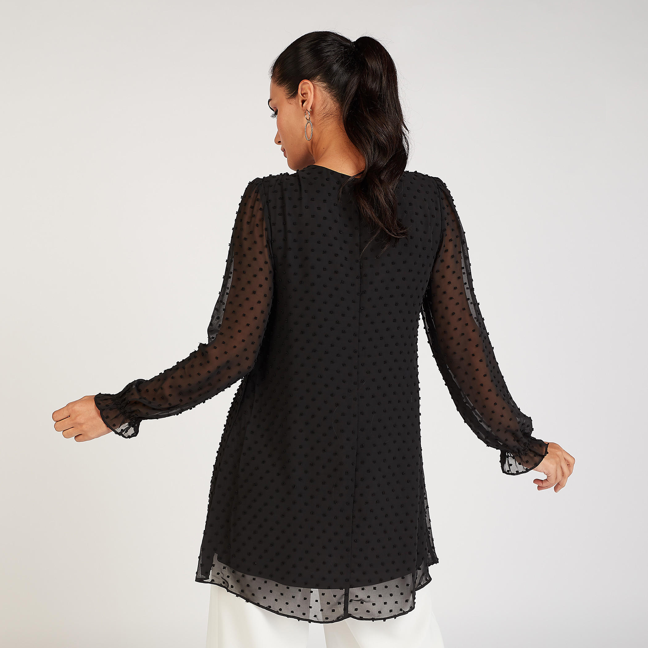 تونيك دوبي بارز الملمس بياقة v وأكمام بيشوب-women-clothing-shirtsandblouses-blouses-image-4