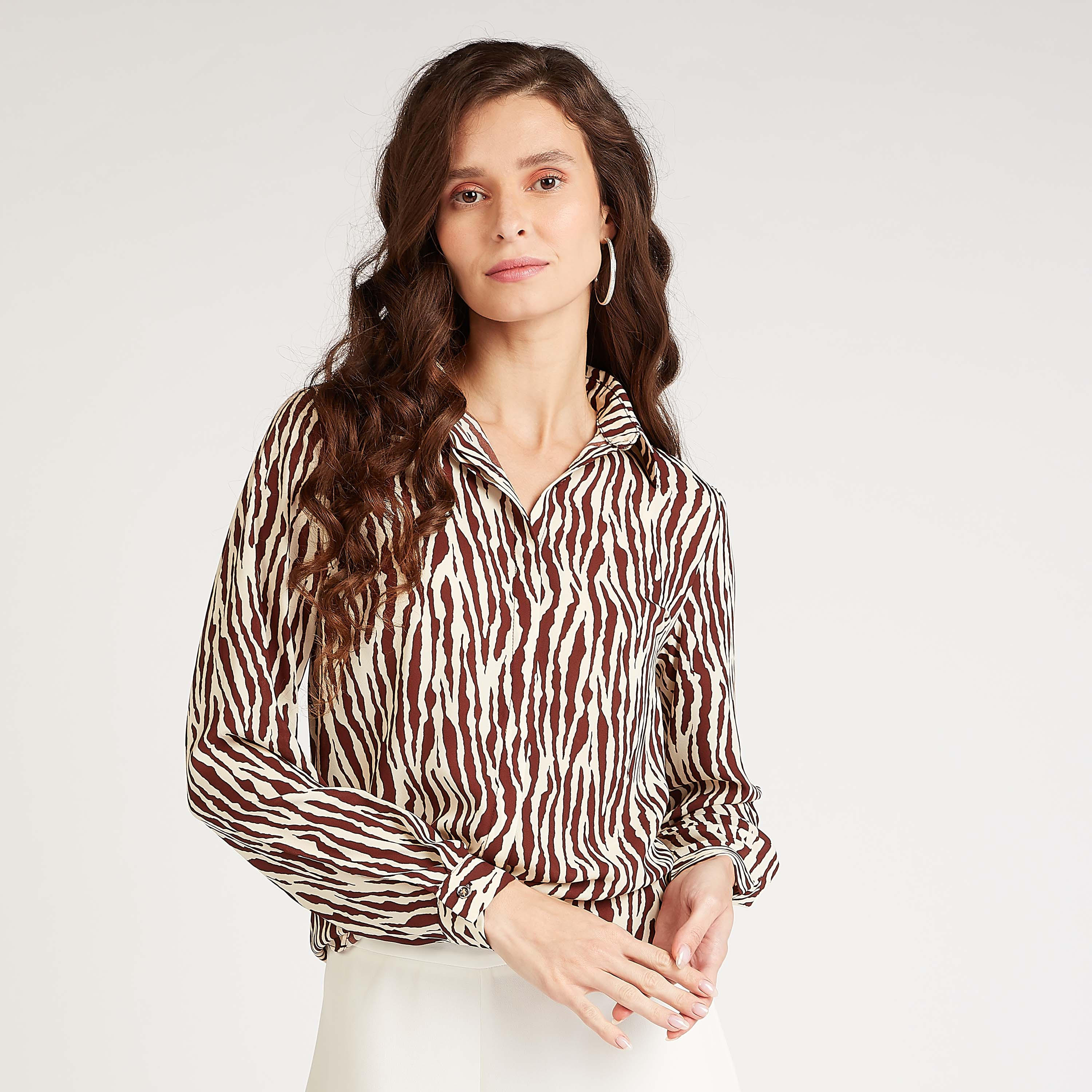 قميص بطبعات حيوانات وياقة عادية وأكمام طويلة-women-clothing-shirtsandblouses-shirts-image-3