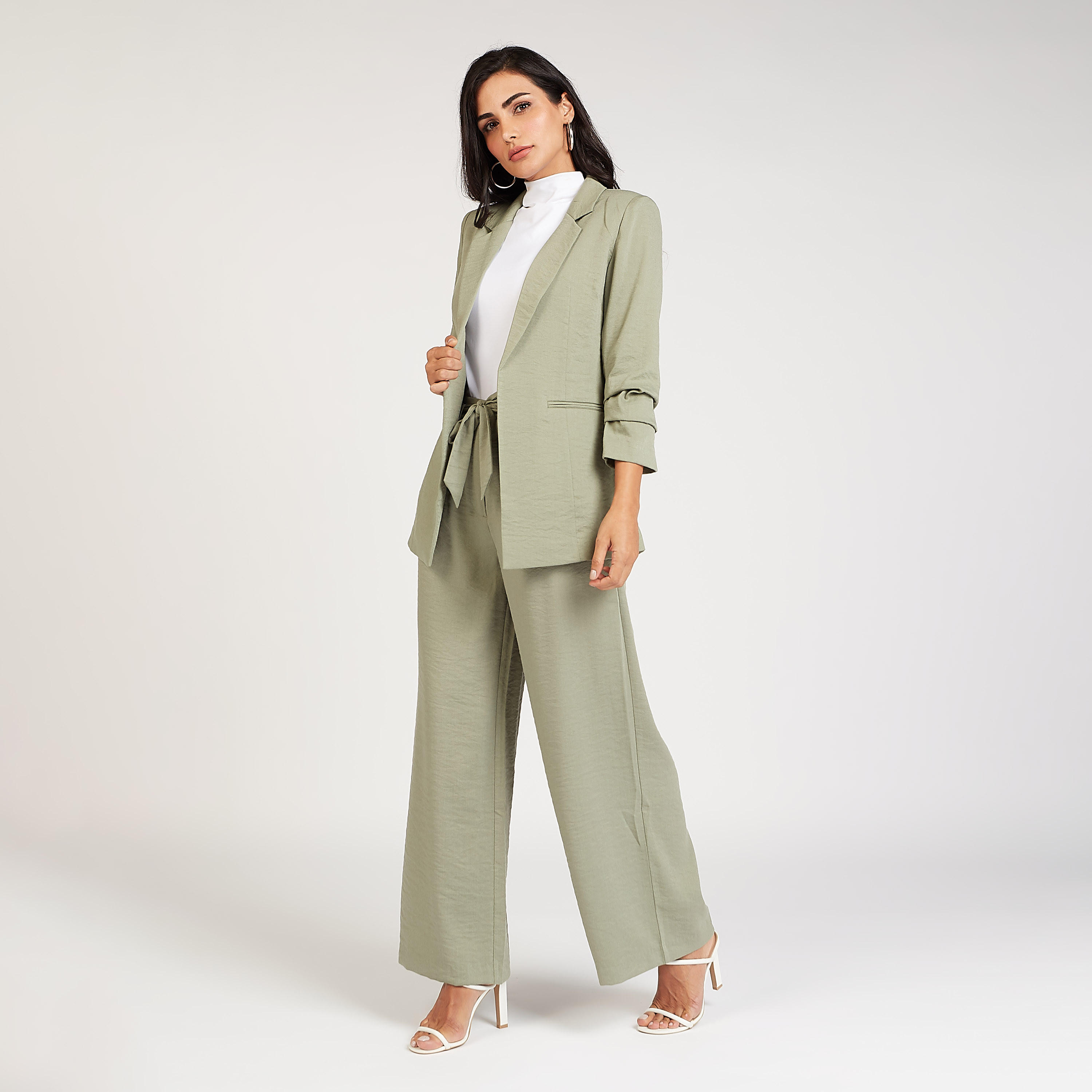 جاكيت بليزر مستدامة بارز الملمس بياقة مطوية وجيوب داخليّة-women-clothing-coatsandjackets-blazers-image-2