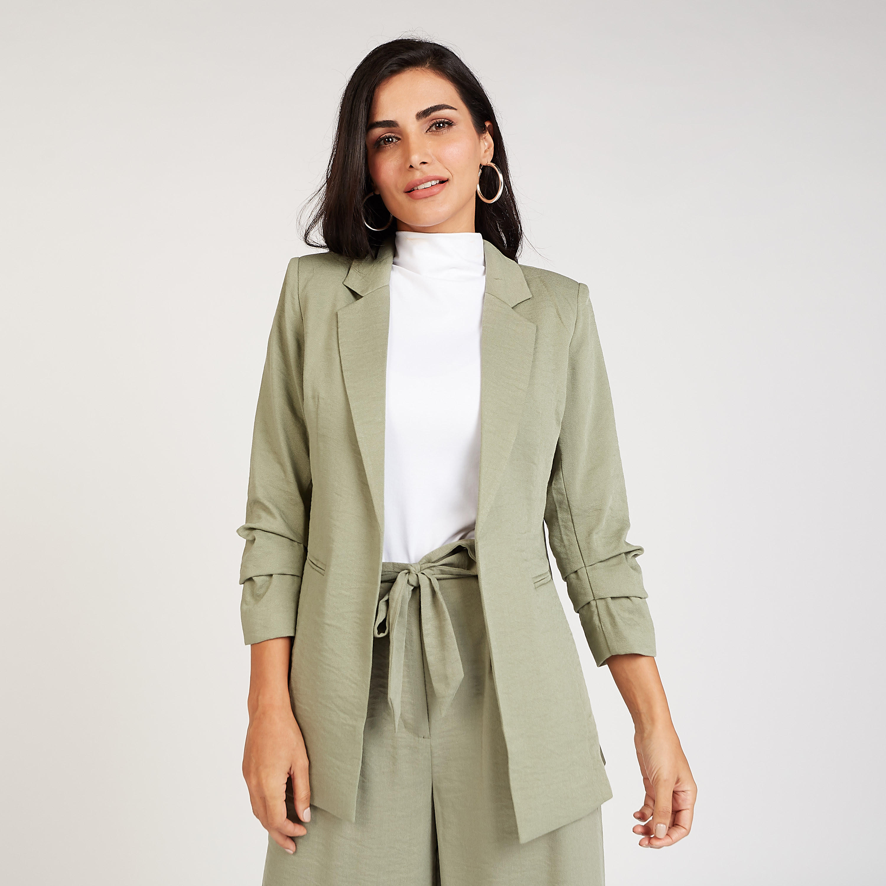 جاكيت بليزر مستدامة بارز الملمس بياقة مطوية وجيوب داخليّة-women-clothing-coatsandjackets-blazers-image-4
