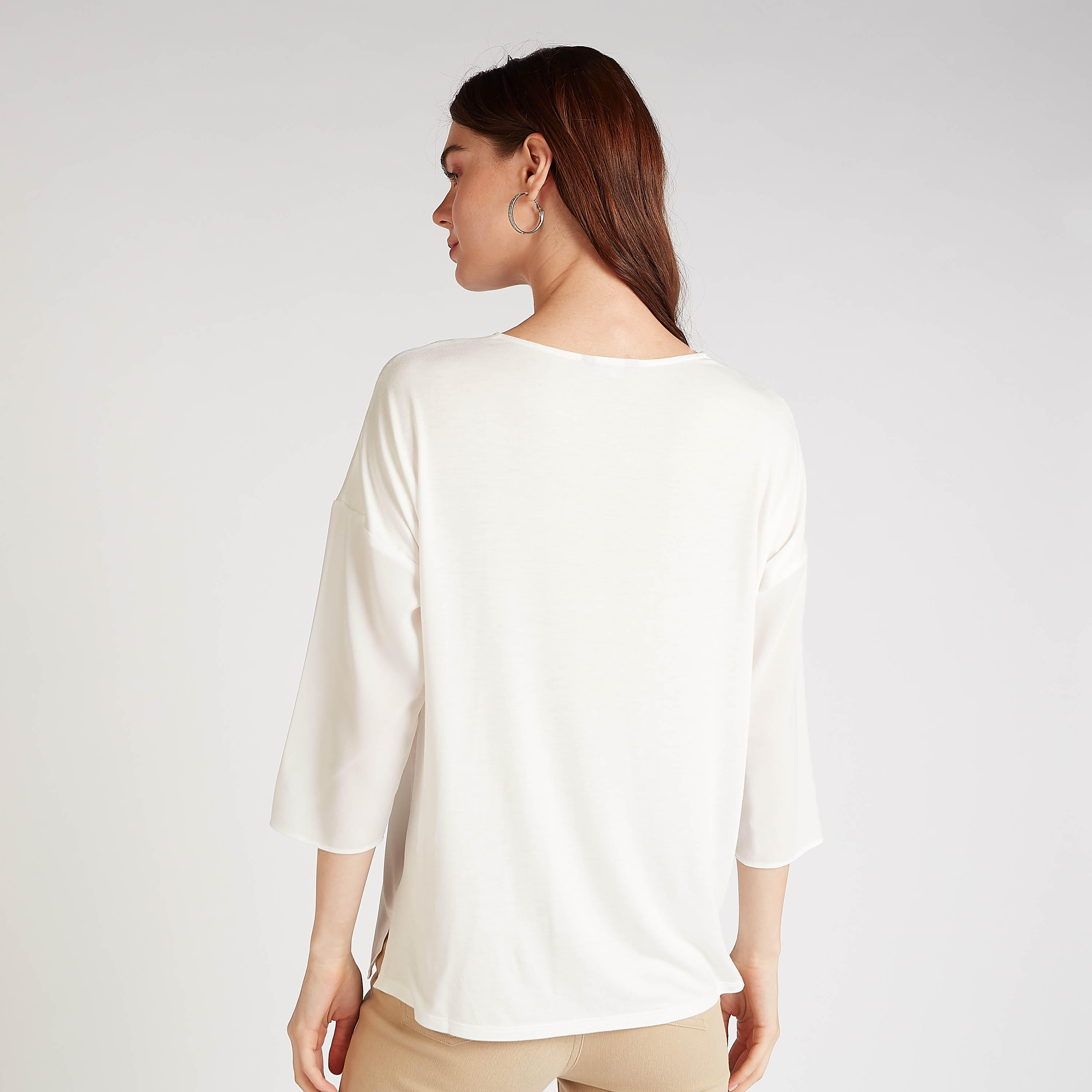 بلوزة مستدامة سادة بياقة v وأكمام 3/4-women-clothing-shirtsandblouses-blouses-image-4