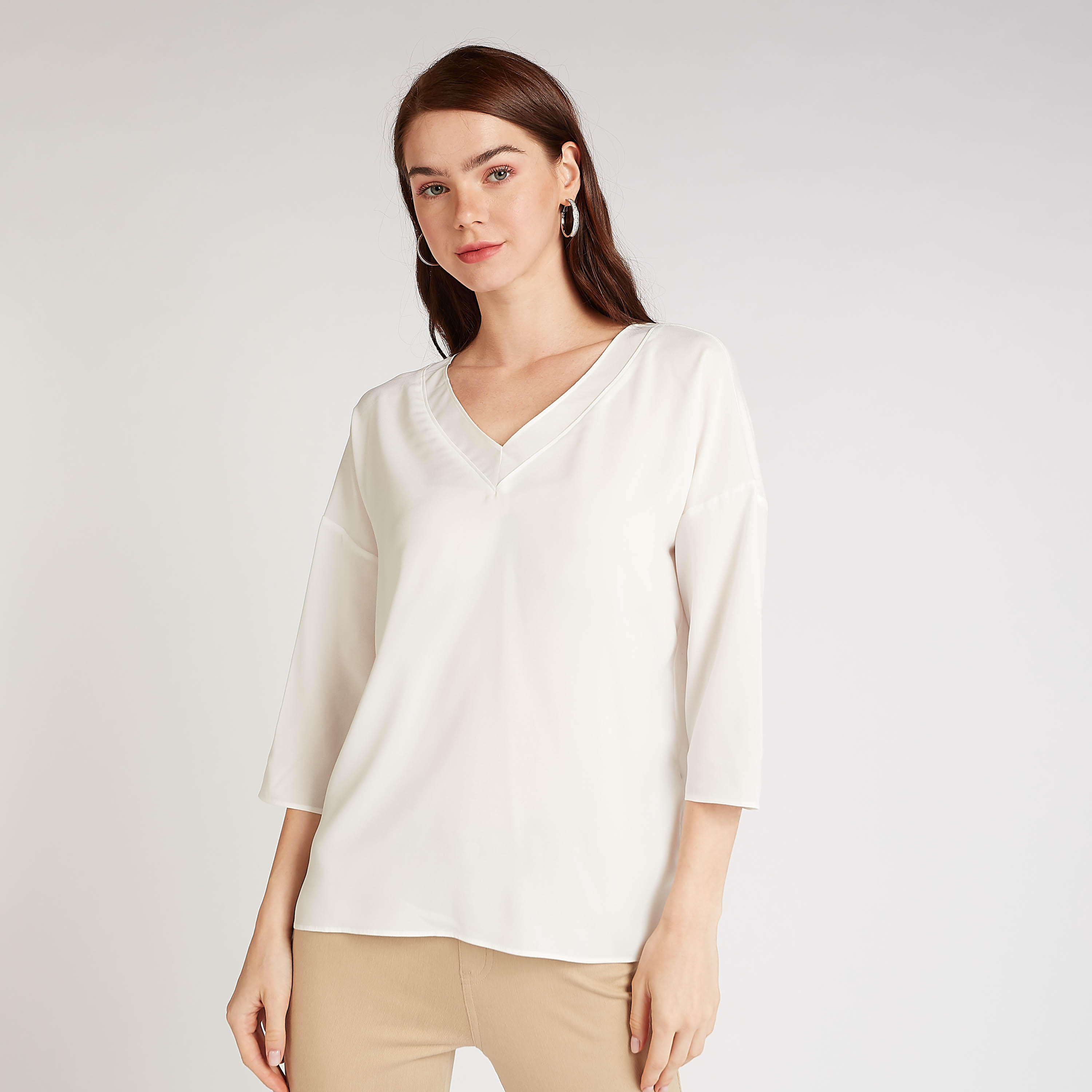 بلوزة مستدامة سادة بياقة v وأكمام 3/4-women-clothing-shirtsandblouses-blouses-image-6