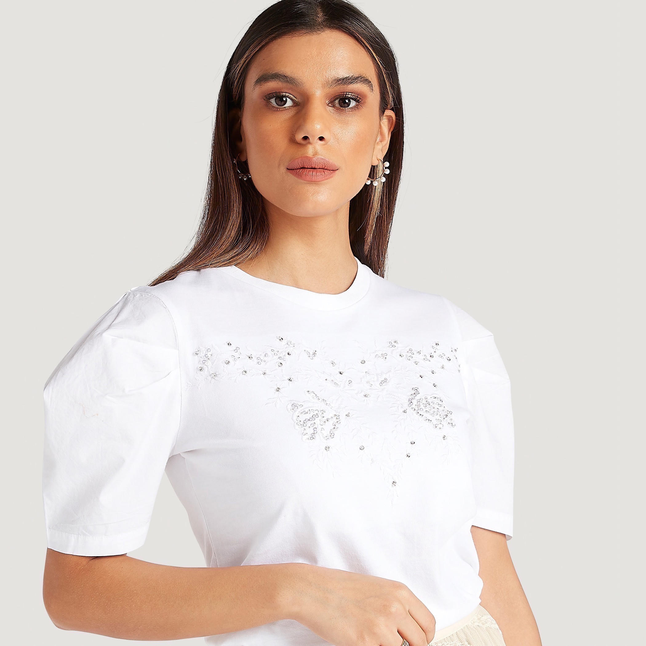 بلوزة مزيَّنة سادة بياقة ضيقة وأكمام منتفخة-women-clothing-shirtsandblouses-blouses-image-5