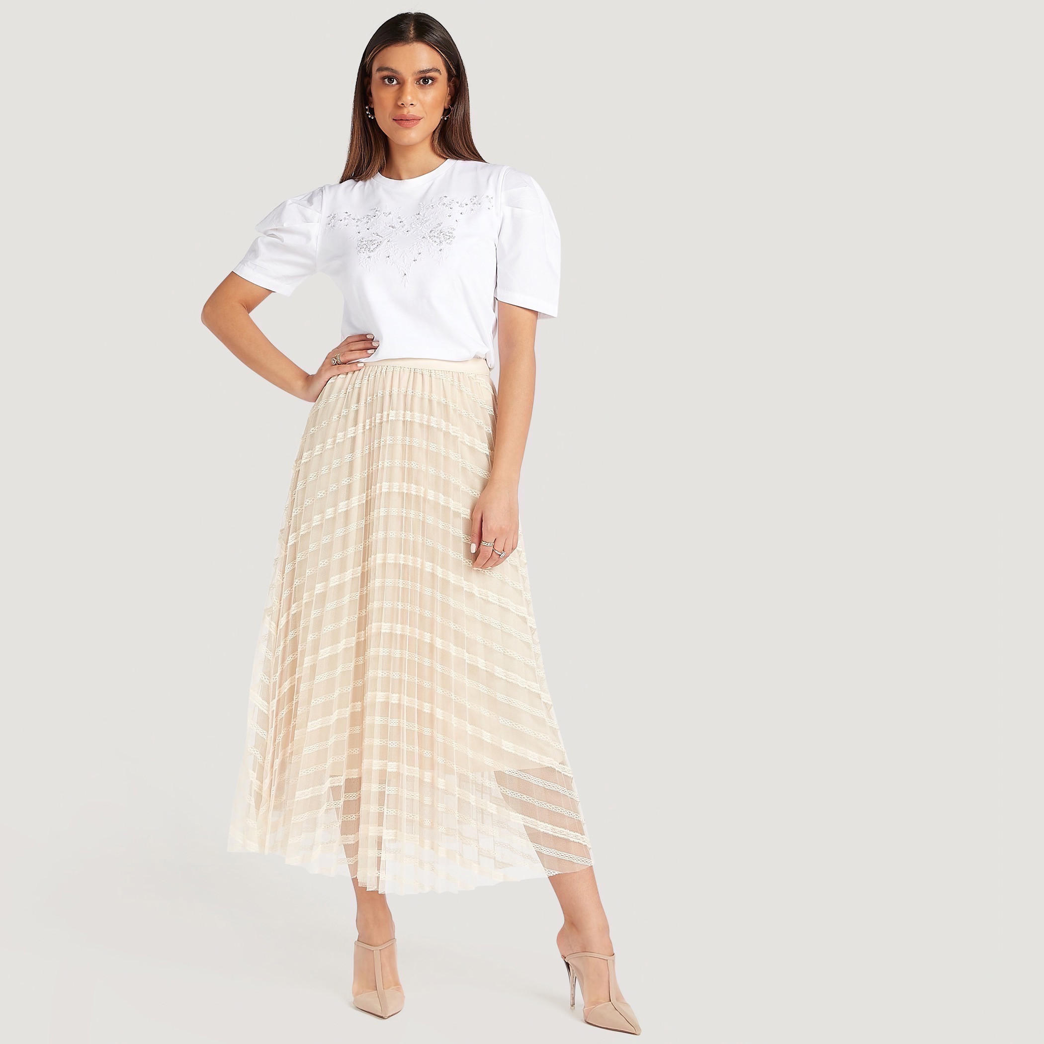 بلوزة مزيَّنة سادة بياقة ضيقة وأكمام منتفخة-women-clothing-shirtsandblouses-blouses-image-4