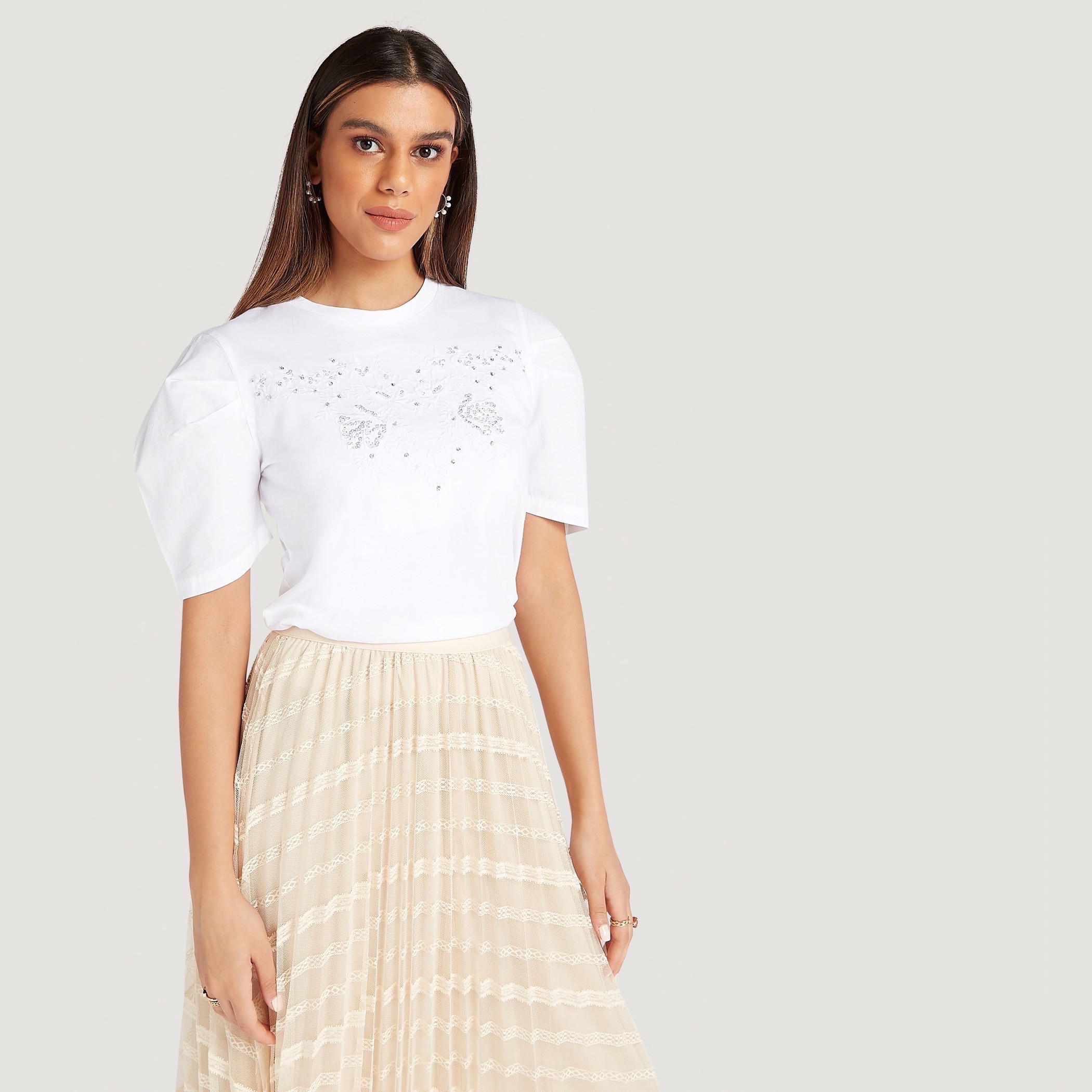 بلوزة مزيَّنة سادة بياقة ضيقة وأكمام منتفخة-women-clothing-shirtsandblouses-blouses-image-3