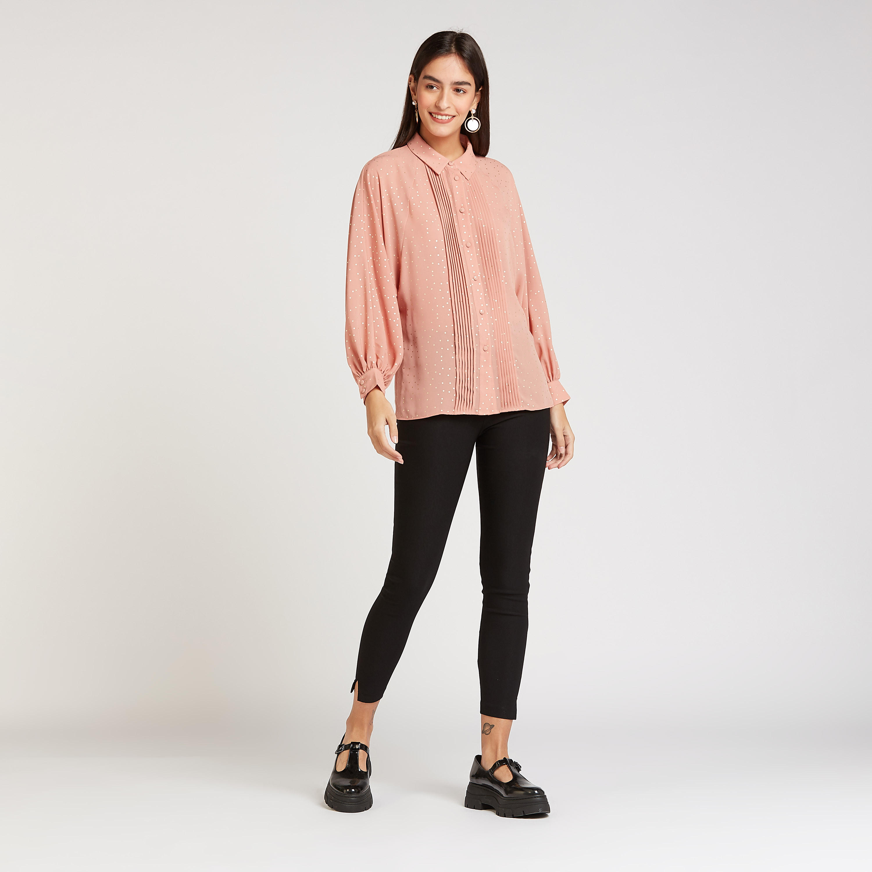 قميص مستدام بياقة بأكمام طويلة وطبعات منقطة وتفاصيل ثنايا-women-clothing-shirtsandblouses-shirts-image-2