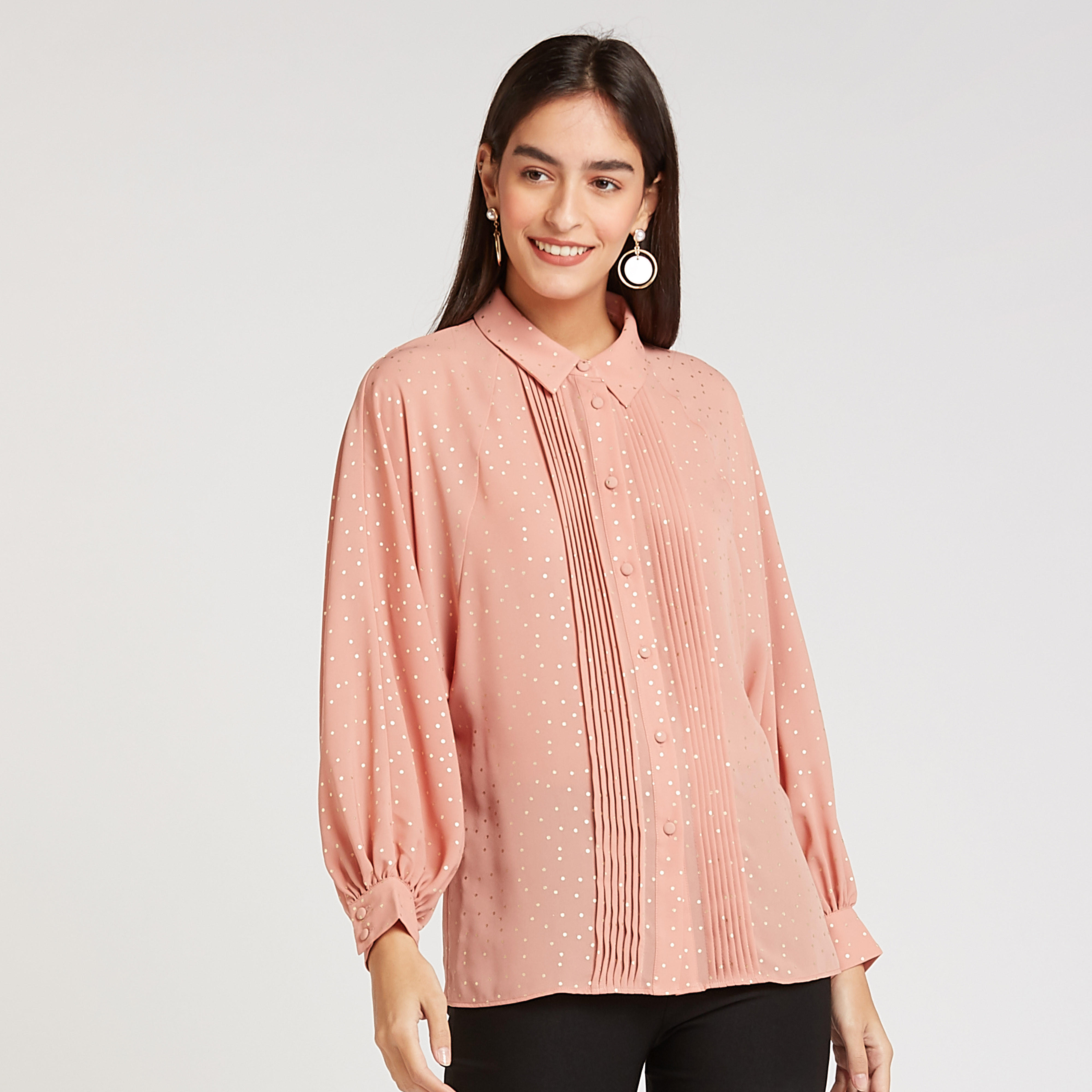 قميص مستدام بياقة بأكمام طويلة وطبعات منقطة وتفاصيل ثنايا-women-clothing-shirtsandblouses-shirts-image-1