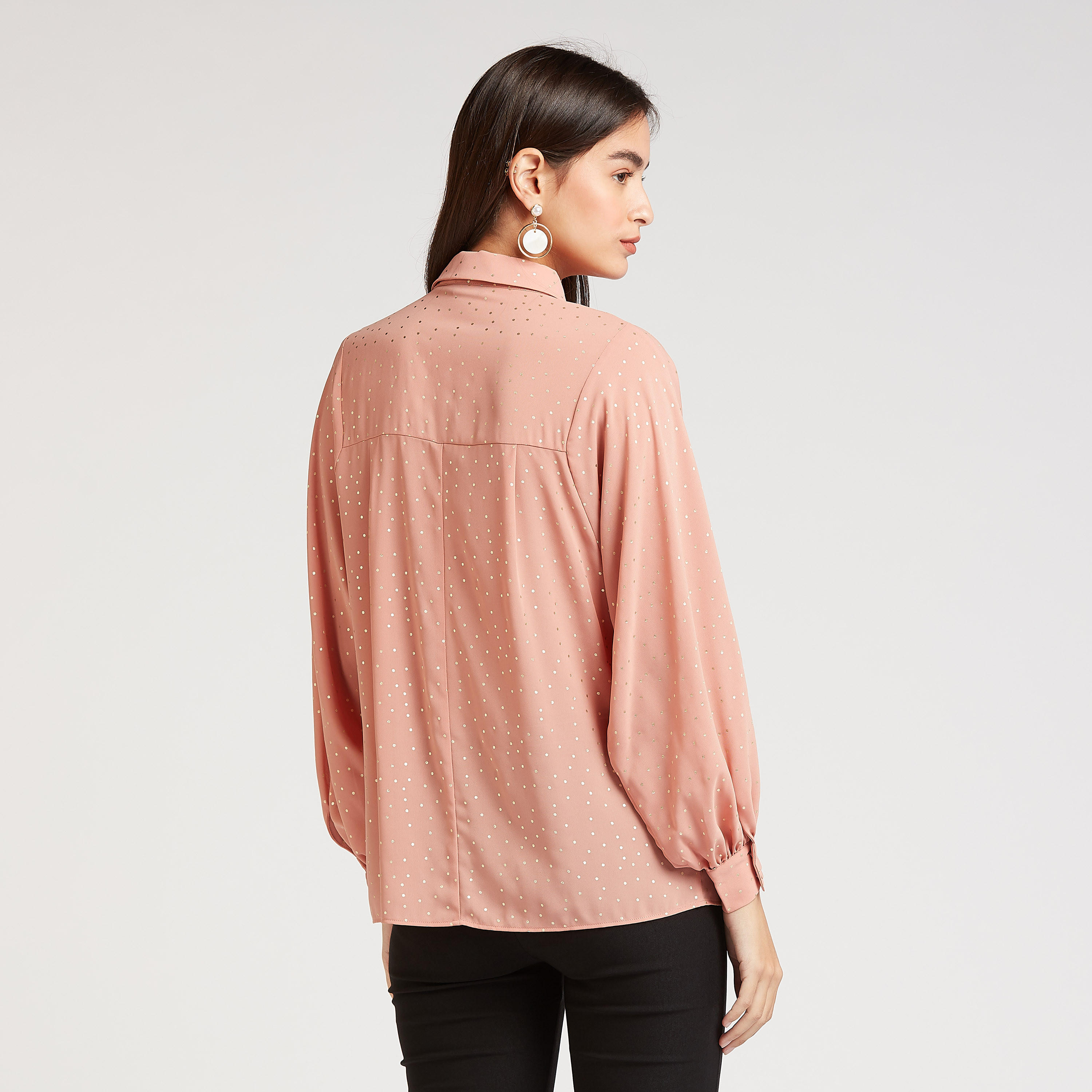 قميص مستدام بياقة بأكمام طويلة وطبعات منقطة وتفاصيل ثنايا-women-clothing-shirtsandblouses-shirts-image-4