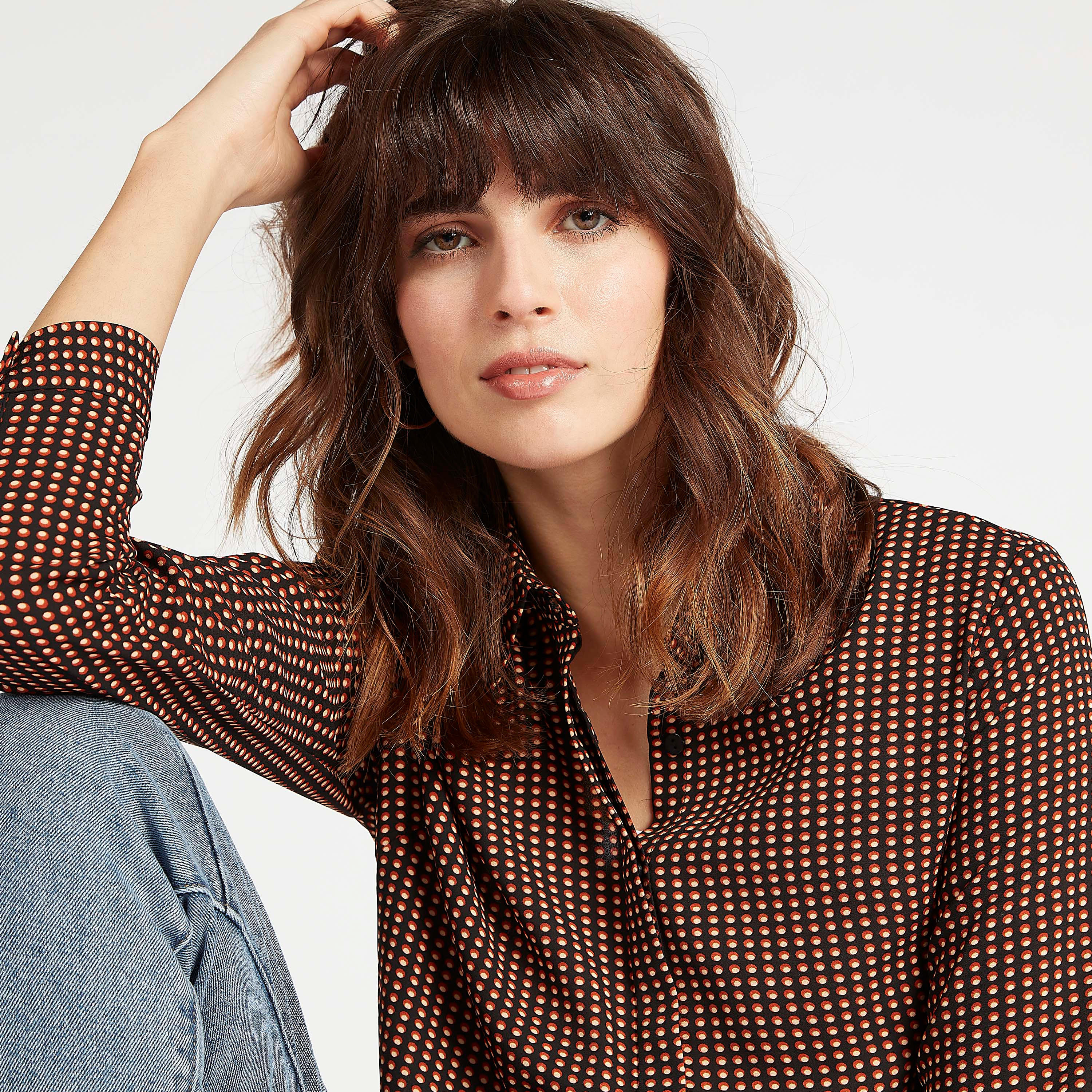 قميص بياقة واسعة وأكمام طويلة وطبعات منقّطة-women-clothing-shirtsandblouses-shirts-image-1
