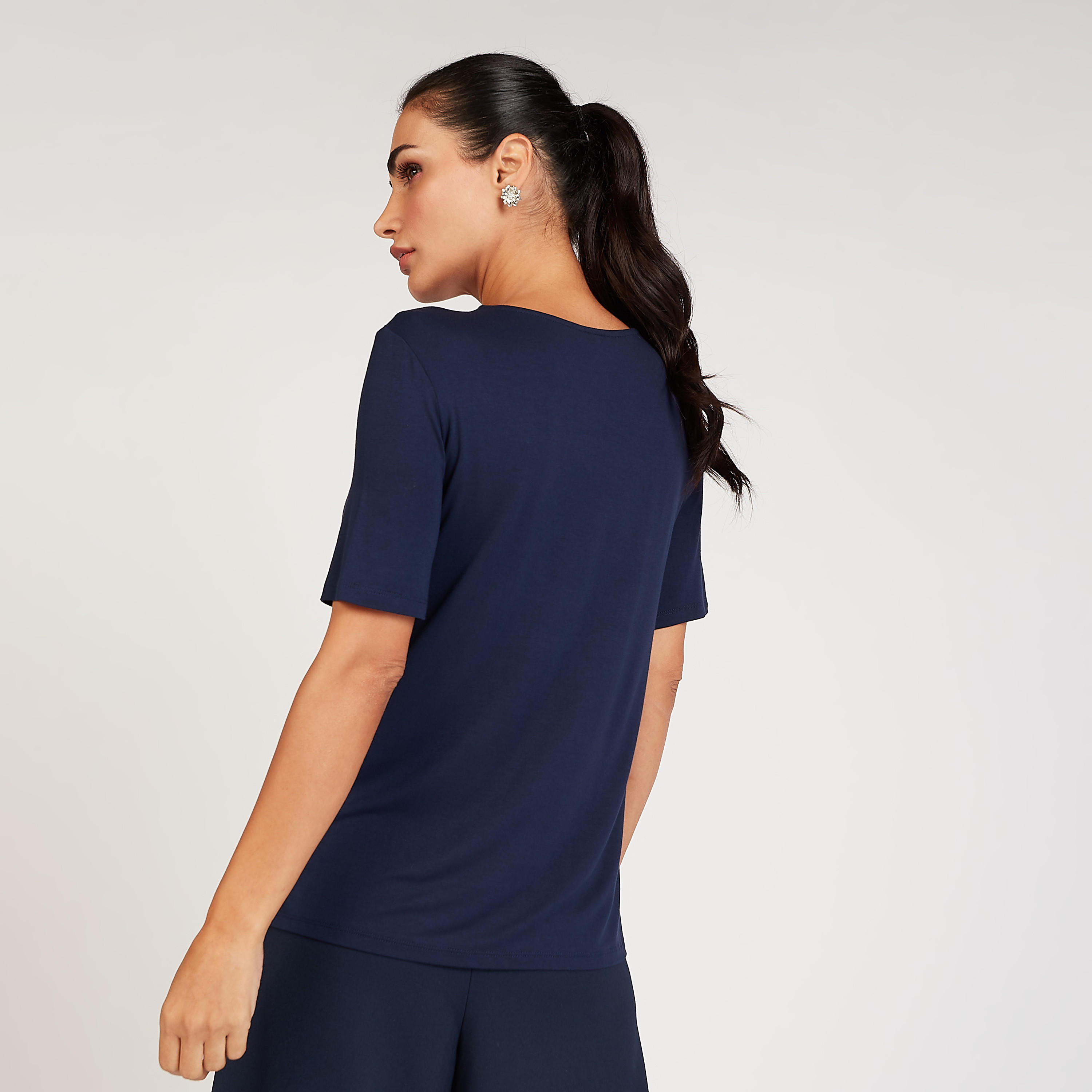 تيشيرت سادة بياقة v وأكمام قصيرة وتفاصيل دانتيل-women-clothing-tshirts-image-2