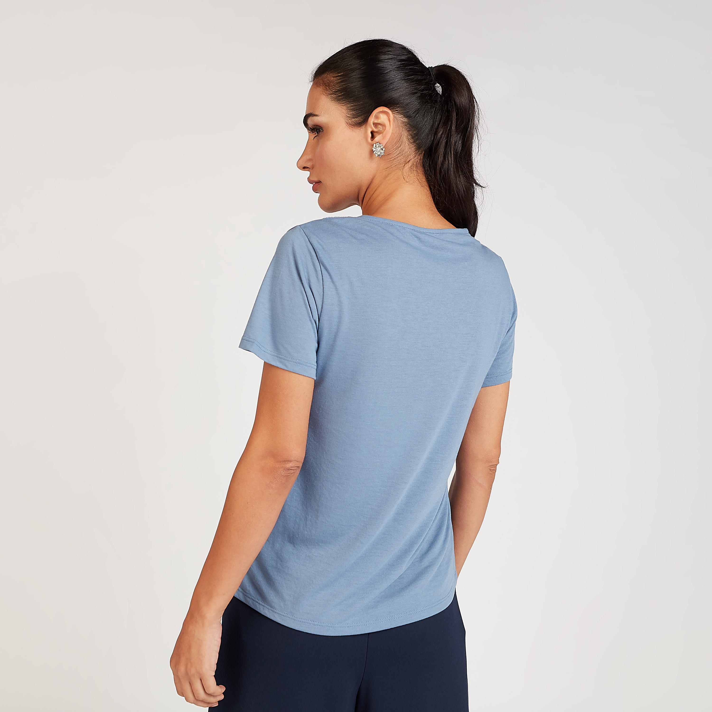 تيشيرت مطرز بياقة V وأكمام قصيرة-women-clothing-tshirts-image-4