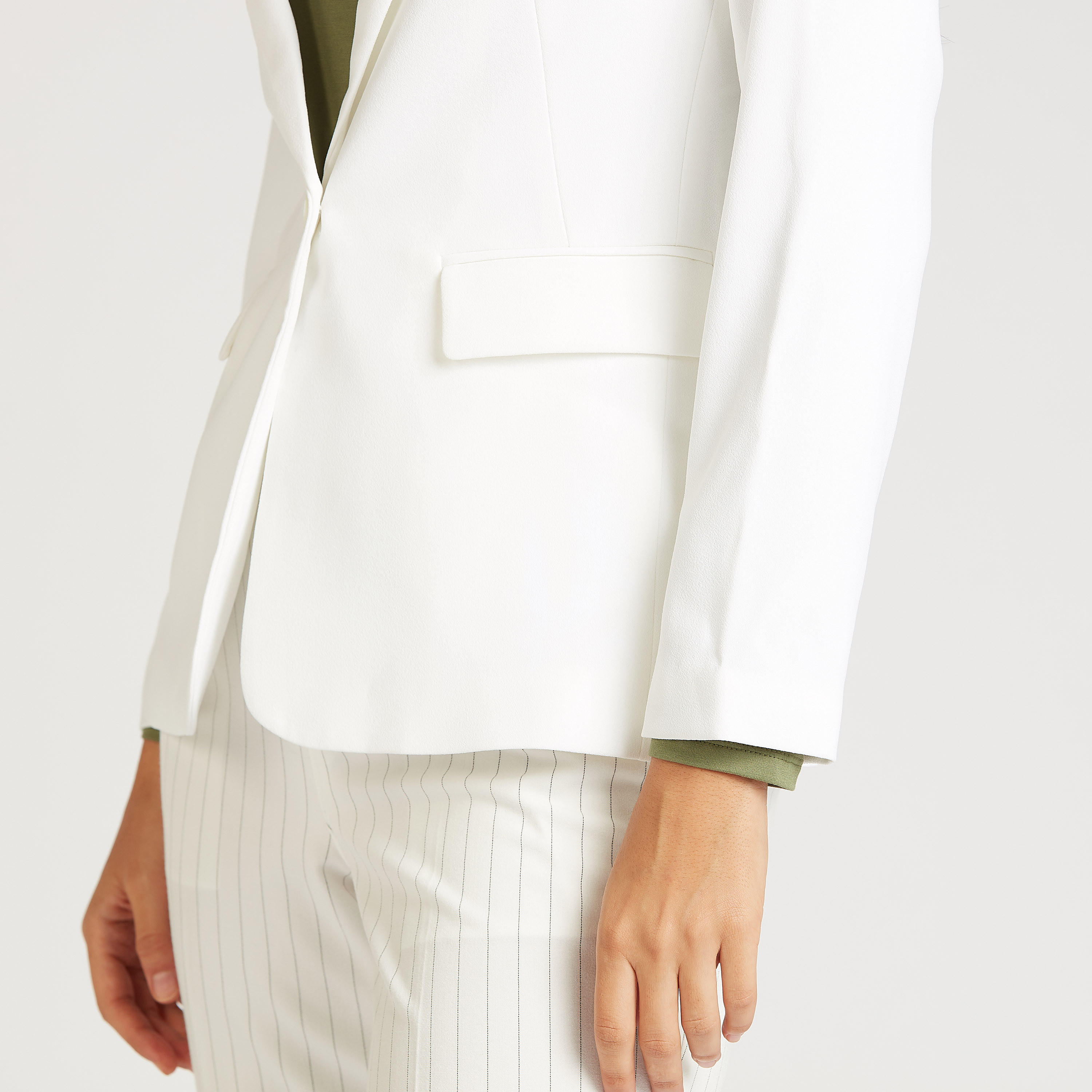 بليزر رسمي سادة بجيوب بطيّة-women-clothing-coatsandjackets-blazers-image-3
