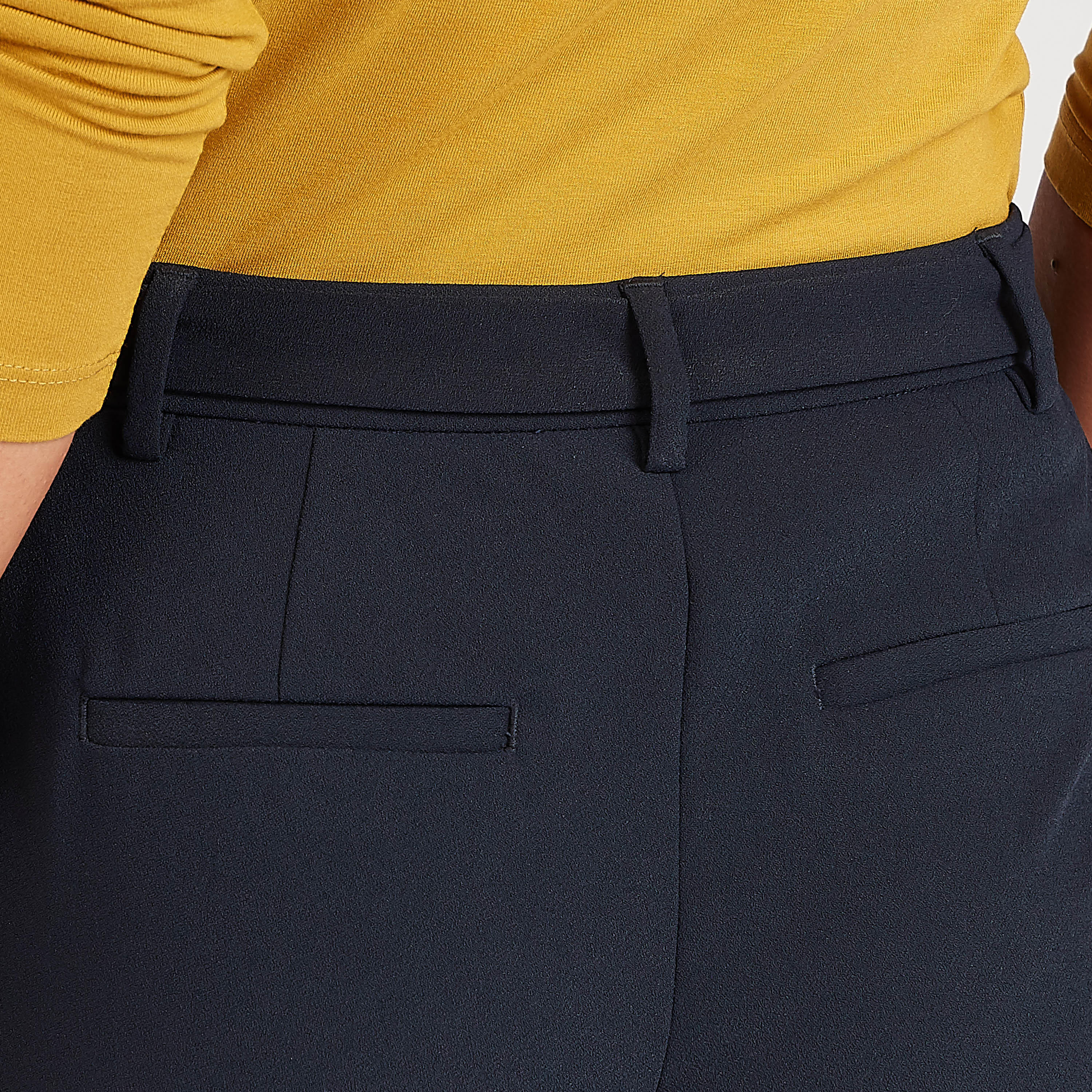 بنطلون رسمي سادة بخصر متوسّط الإرتفاع وعراوي حزام وتفاصيل جيوب-women-clothing-bottoms-trousers-image-5