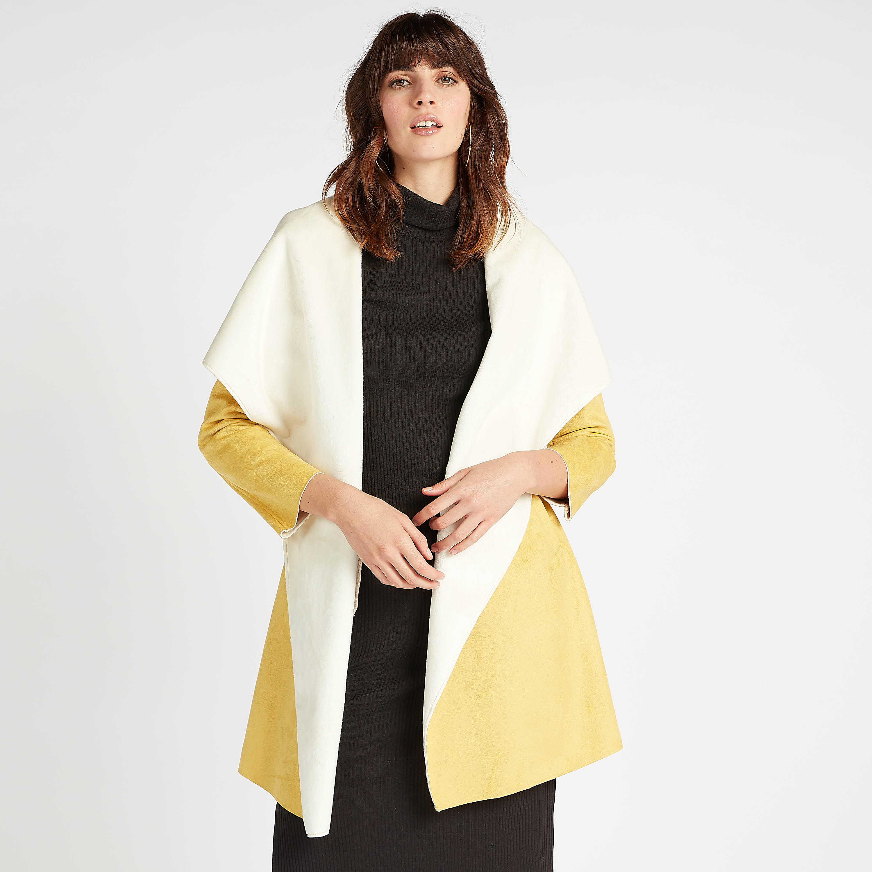 معطف سادة بأطراف غير مستوية وأربطة وجيوب-women-clothing-coatsandjackets-coats-image-6