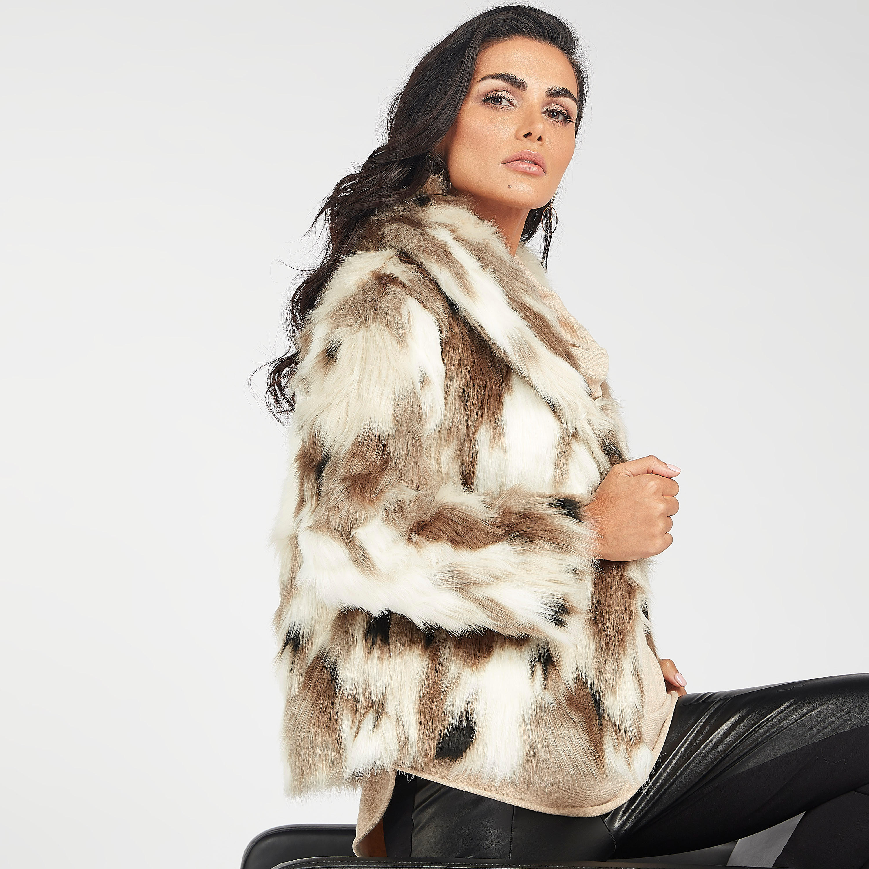 جاكيت بياقة عادية وتفاصيل ناعمة وأكمام طويلة-women-winterwear-coatsandjackets-jackets-image-1