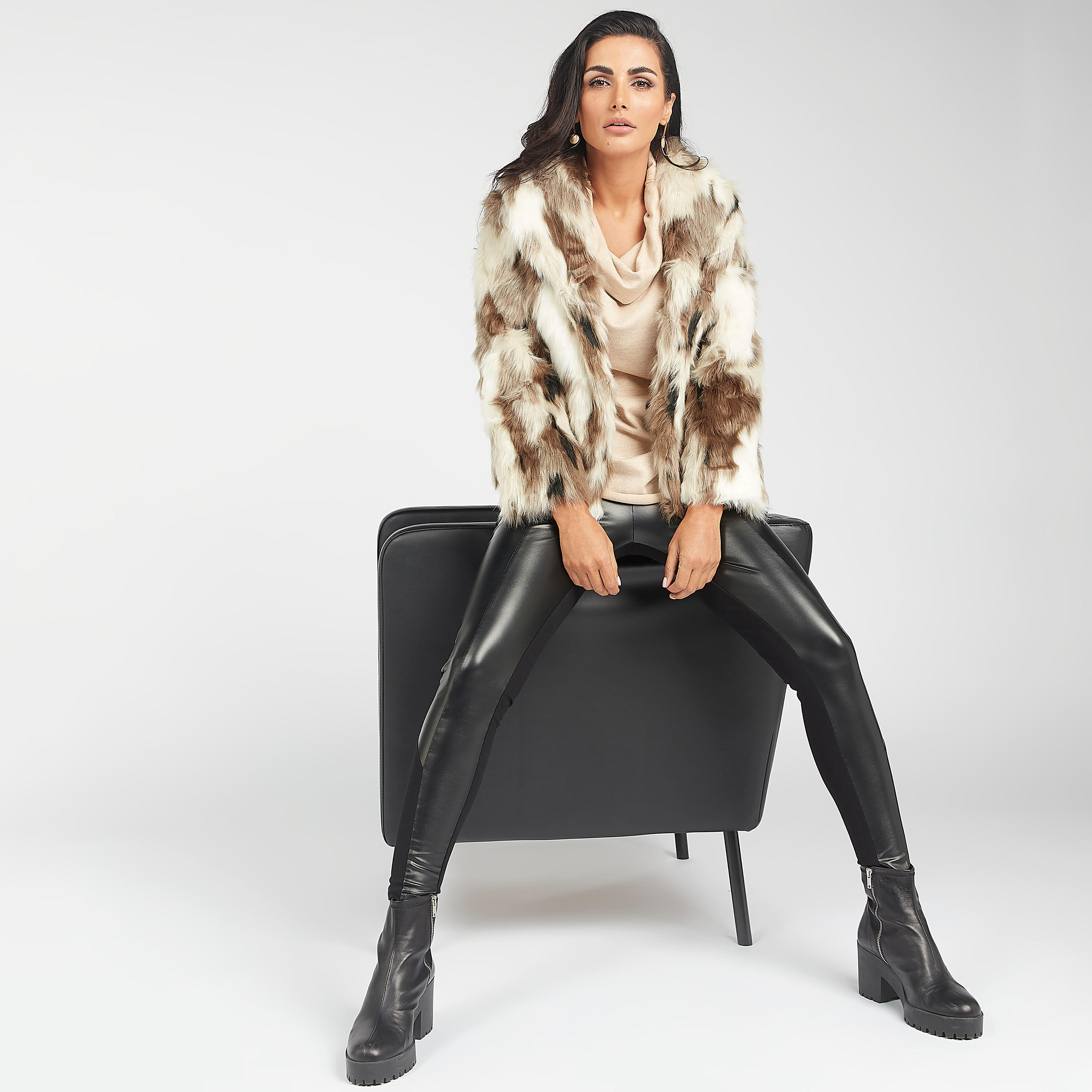 جاكيت بياقة عادية وتفاصيل ناعمة وأكمام طويلة-women-winterwear-coatsandjackets-jackets-image-2