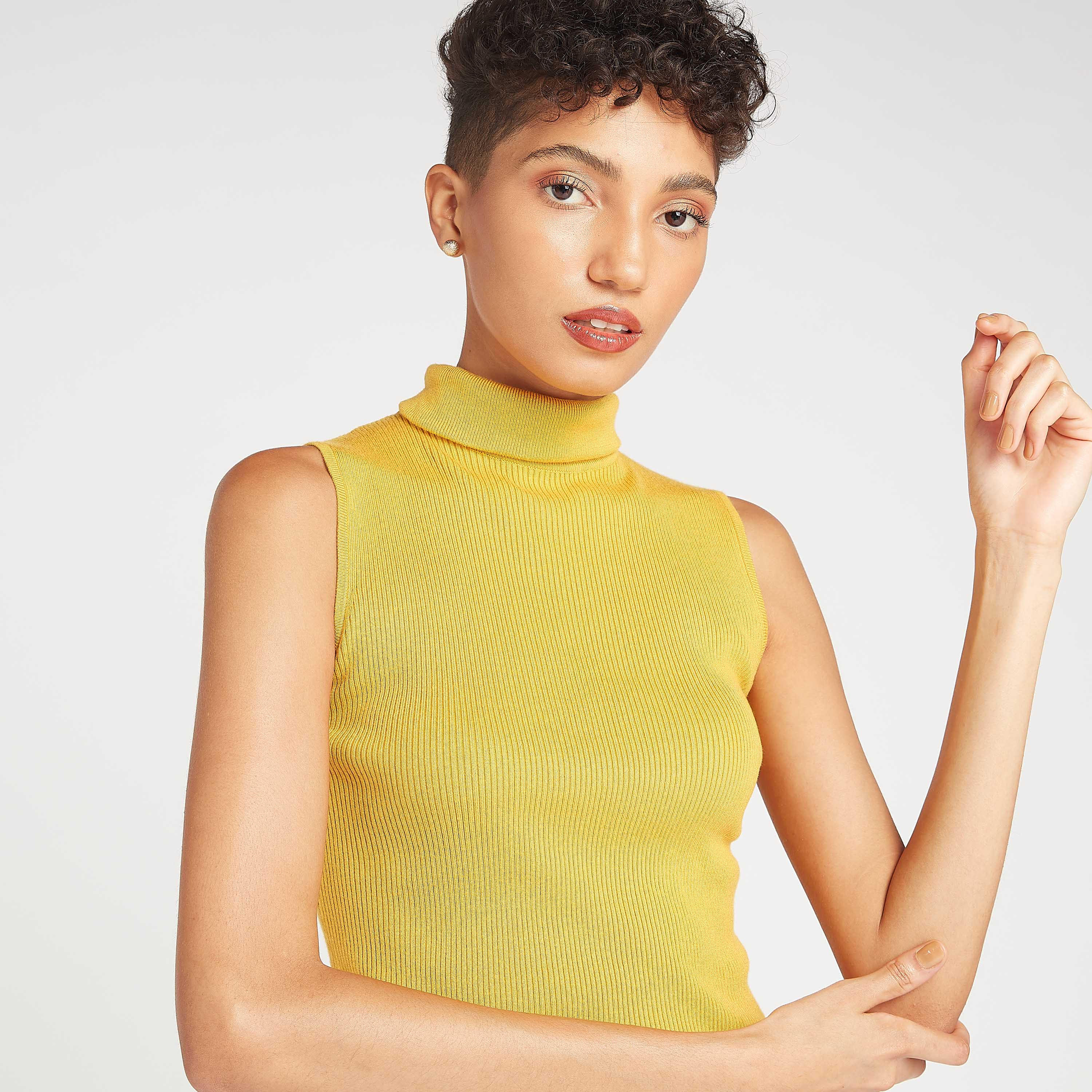 كنزة مضلّعة بدون أكمام بقصّة سكيني وياقة عالية-women-clothing-cardigansandjumpers-jumpers-image-3