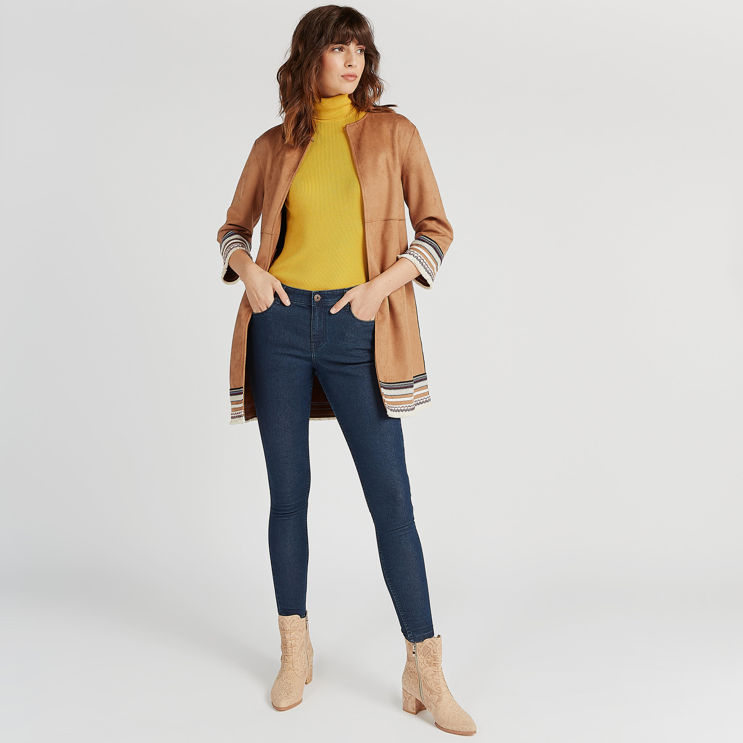 جاكيت مطرز بياقة مستديرة وجيوب وأكمام 3/4-women-winterwear-coatsandjackets-jackets-image-7