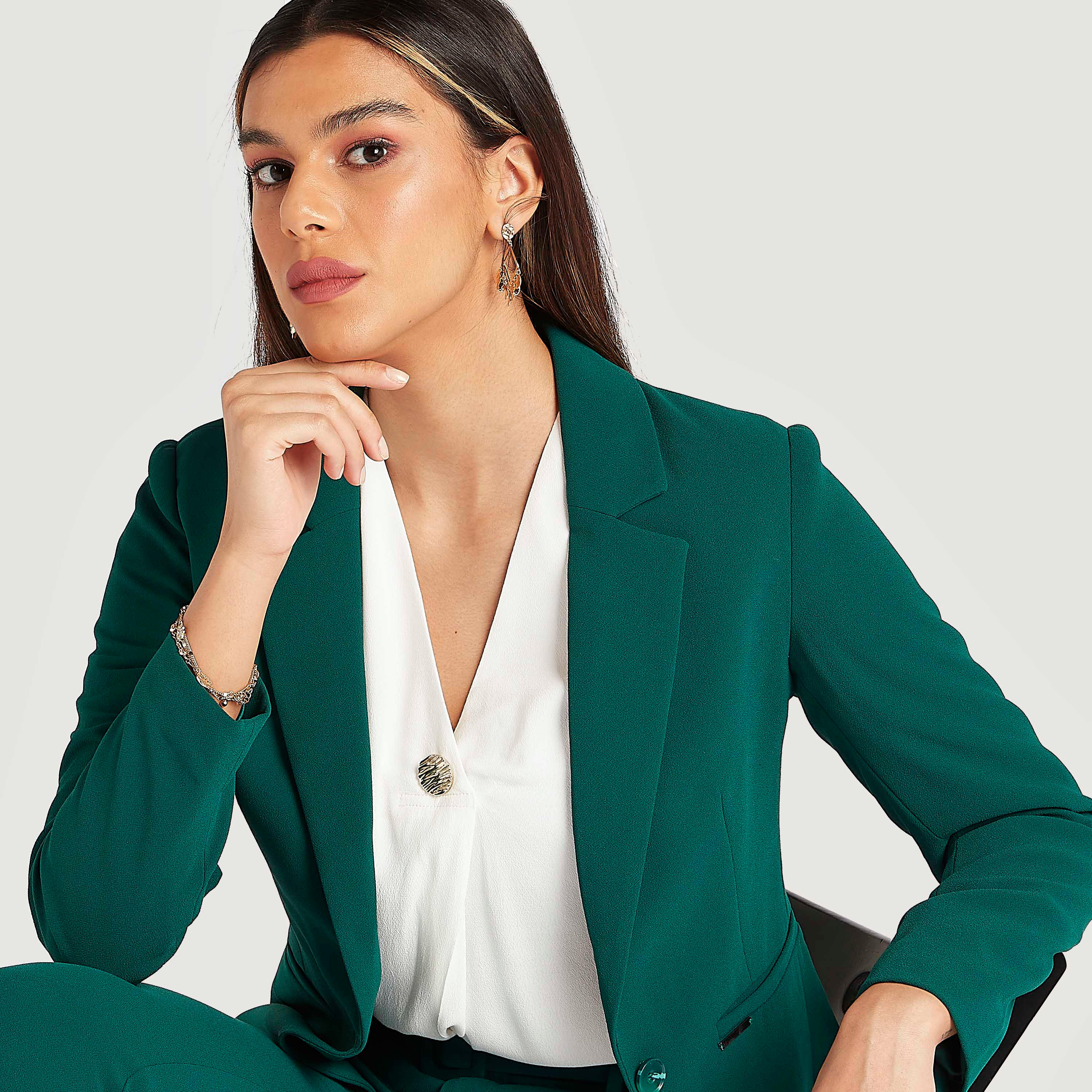 بليزر سادة بقصّة سليم وأكمام طويلة-women-clothing-coatsandjackets-blazers-image-3