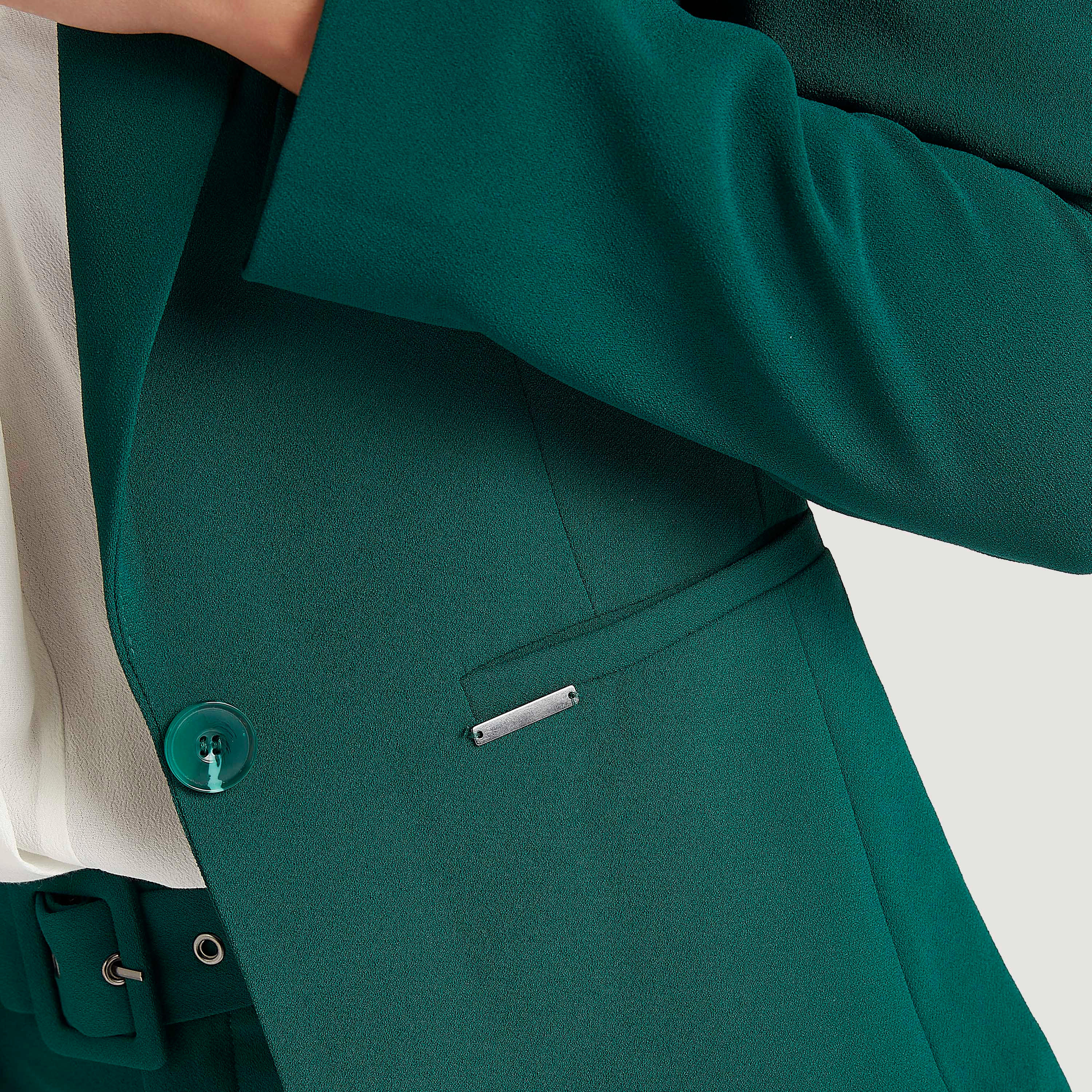 بليزر سادة بقصّة سليم وأكمام طويلة-women-clothing-coatsandjackets-blazers-image-1