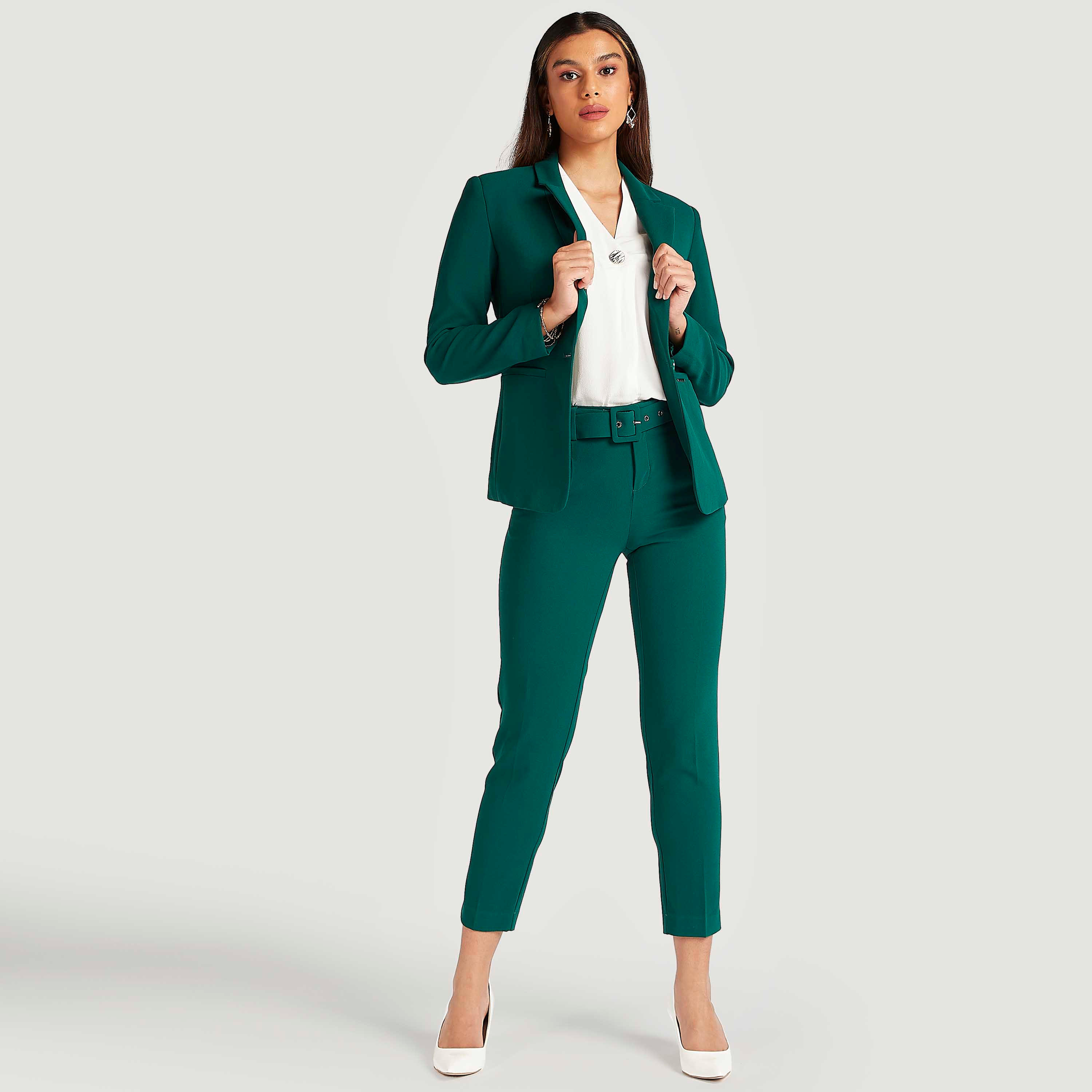 بنطلون سادة بقصّة سليم وخصر متوسّط الارتفاع وجيوب وحزام-women-clothing-bottoms-trousers-image-5
