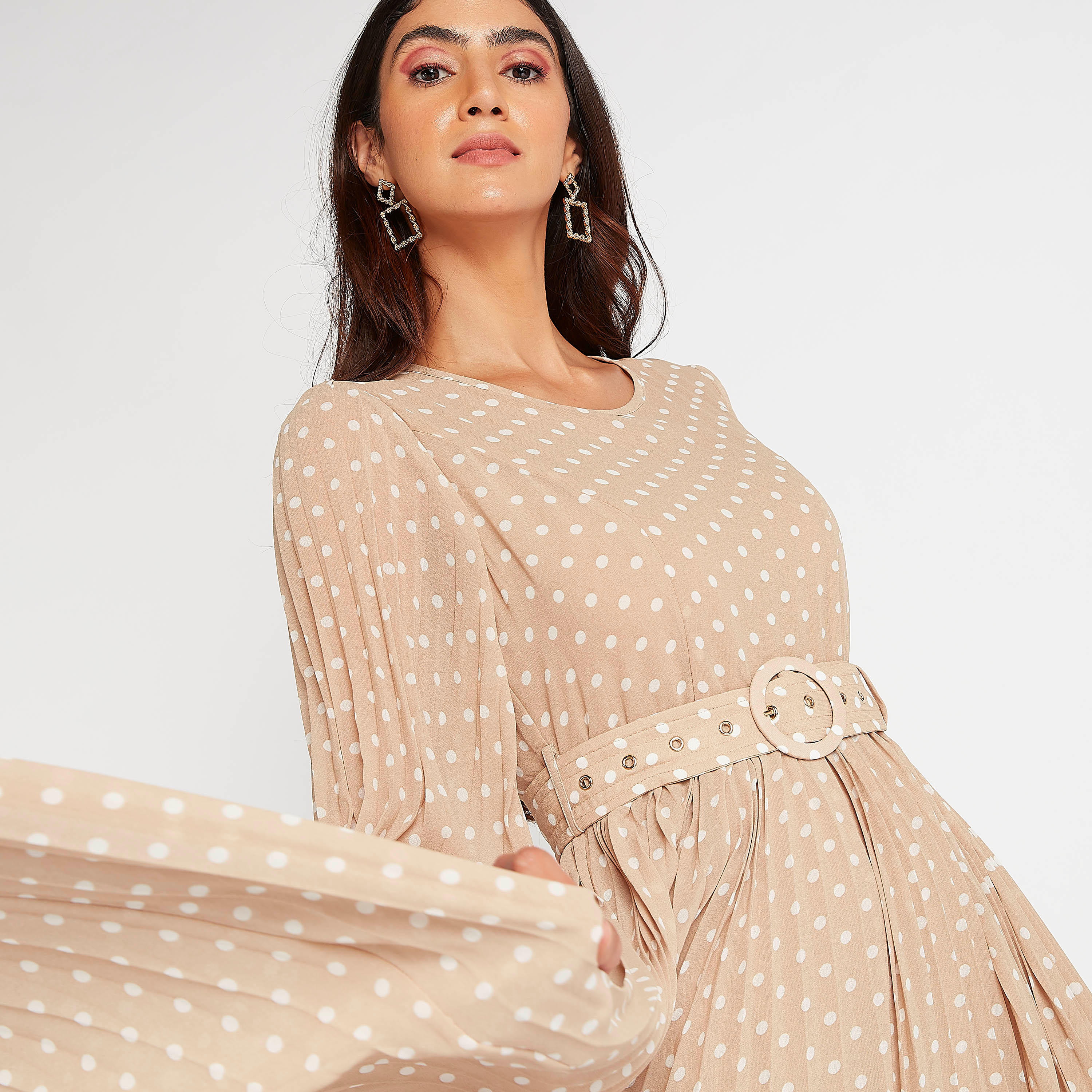 فستان طويل إيه لاين منقّط بأكمام طويلة وحزام-women-clothing-dresses-image-6