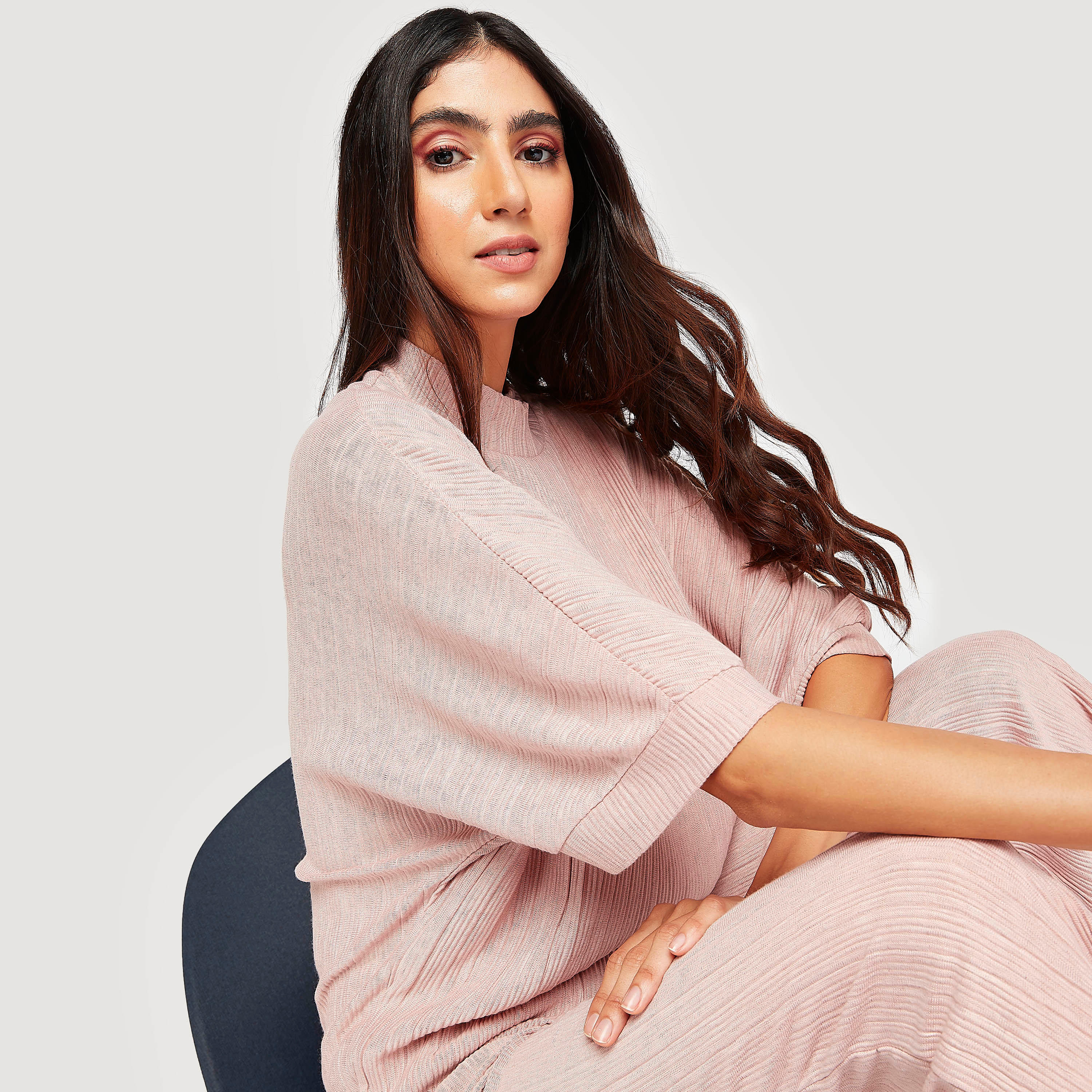 بنطلون بالازو بارز الملمس بخصر مطاطي-women-clothing-bottoms-trousers-image-2