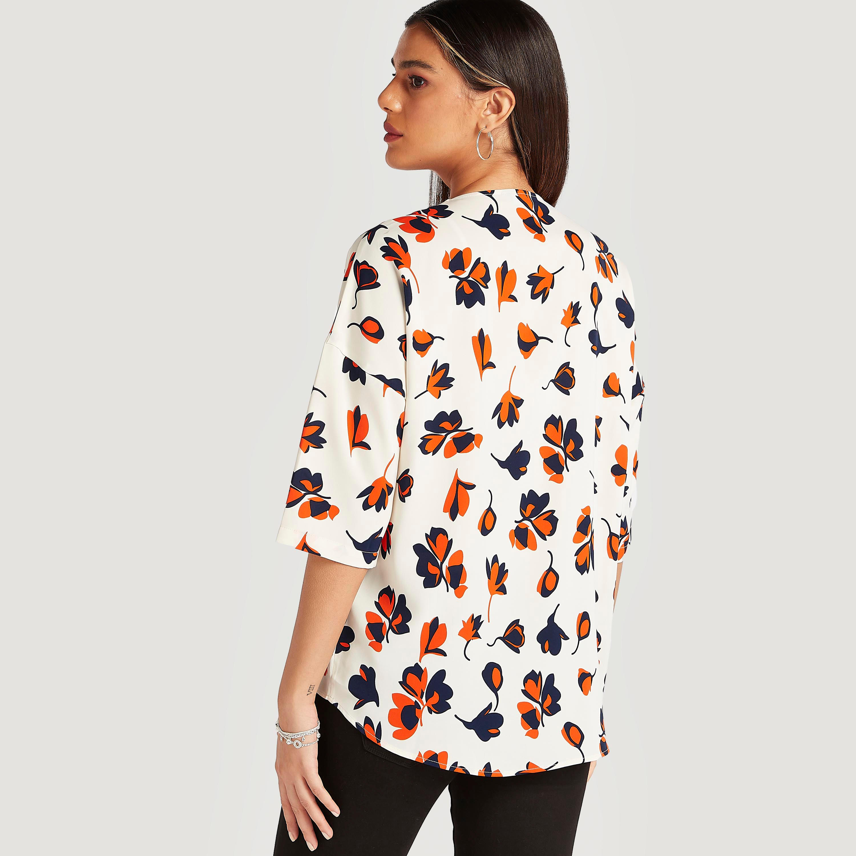 فستان بطبعات أزهار وياقة V وأكمام 3/4 وسحاب-women-clothing-shirtsandblouses-blouses-image-4