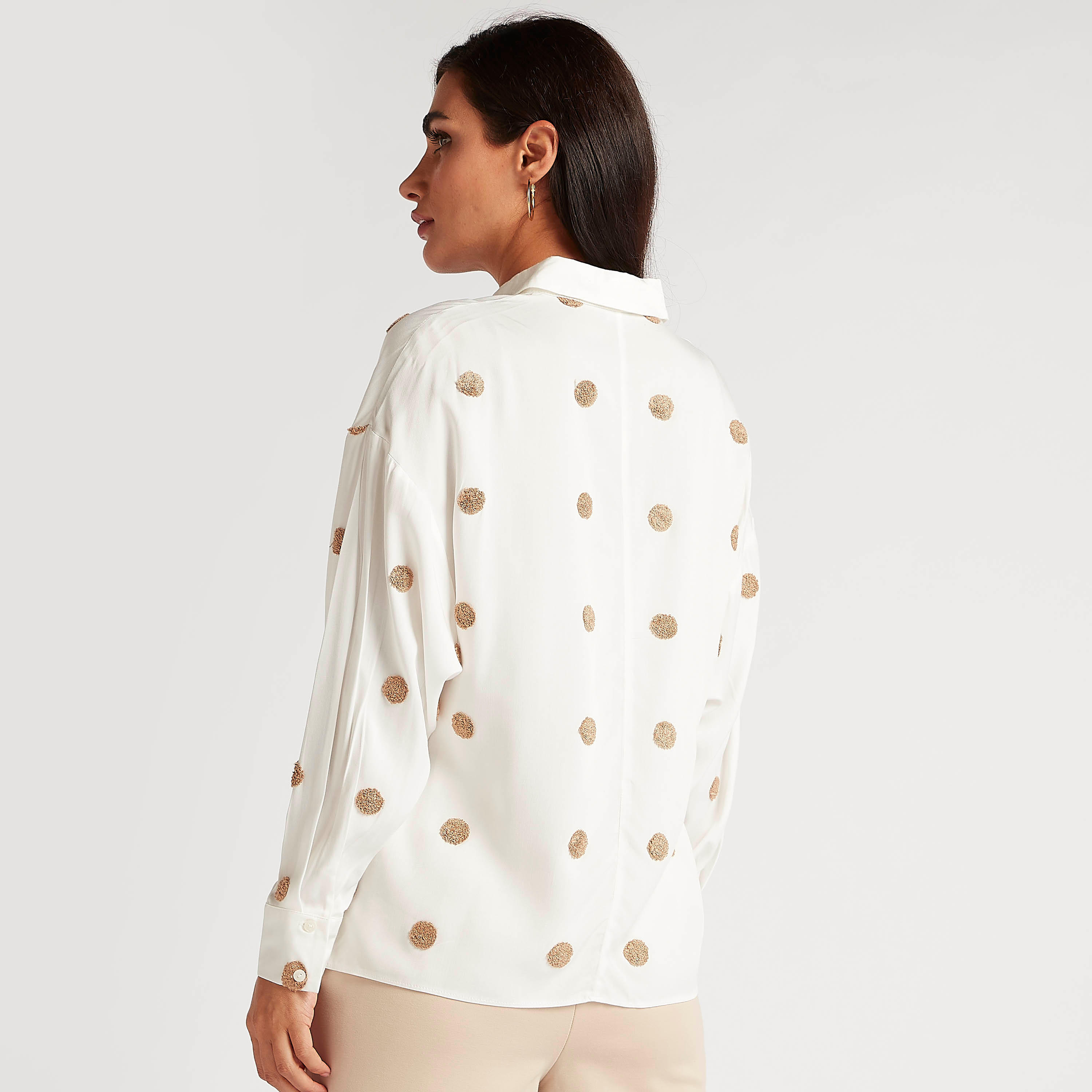 قميص مستداممزيّن بياقة واسعة وأكمام طويلة-women-clothing-shirtsandblouses-shirts-image-4